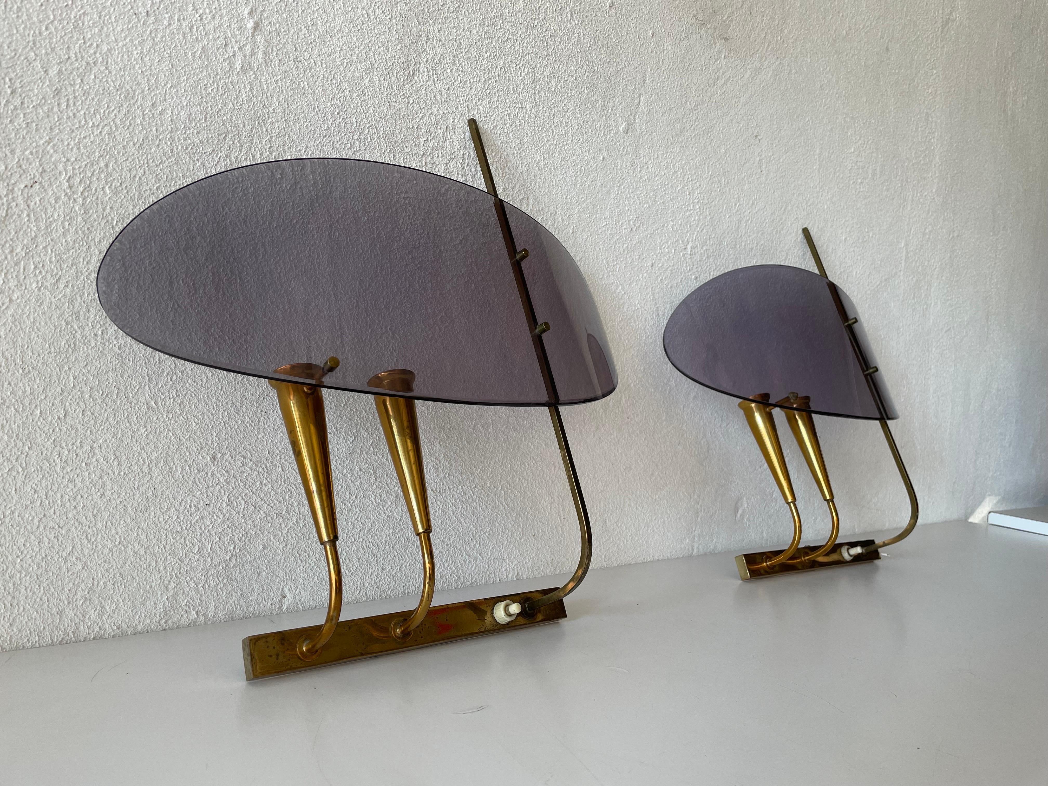 Rare Purple Lucite and Brass Pair of Sconces by Stilux Milano, 1950s, Italy In Good Condition For Sale In Hagenbach, DE