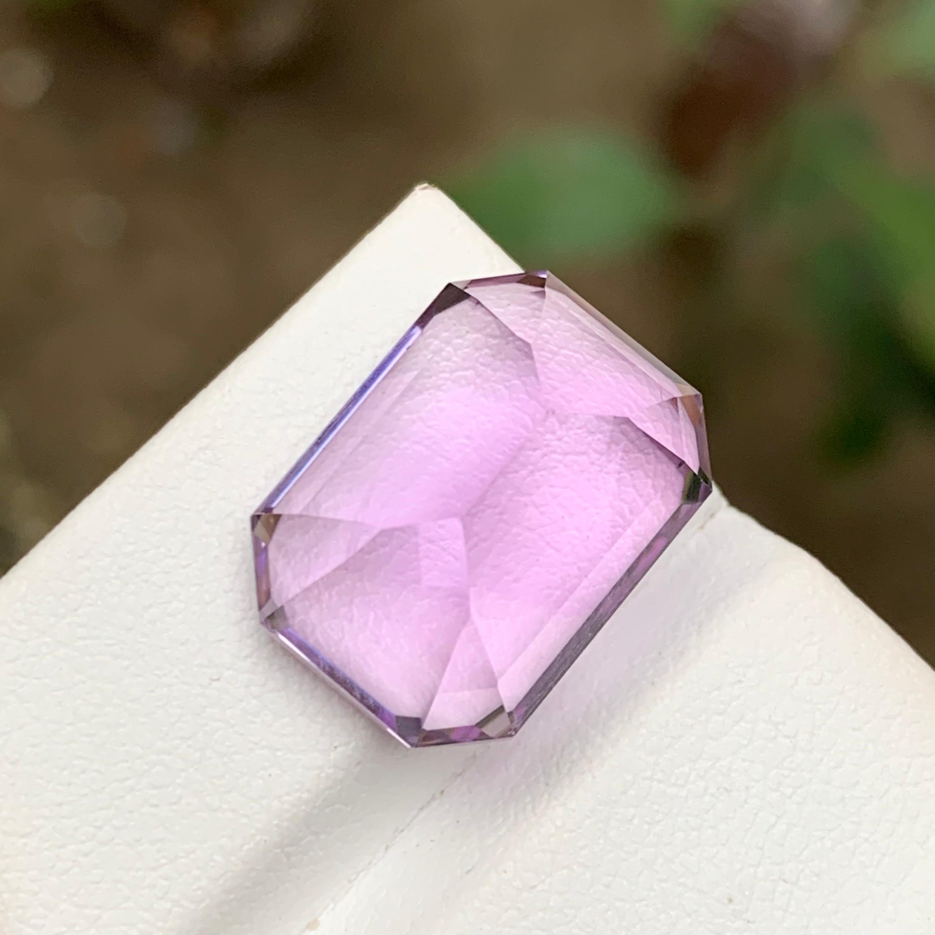 Rare Purple Natural Amethyst Gemstone, 17.05 Ct Emerald Cut for Necklace Pendant In New Condition In Peshawar, PK