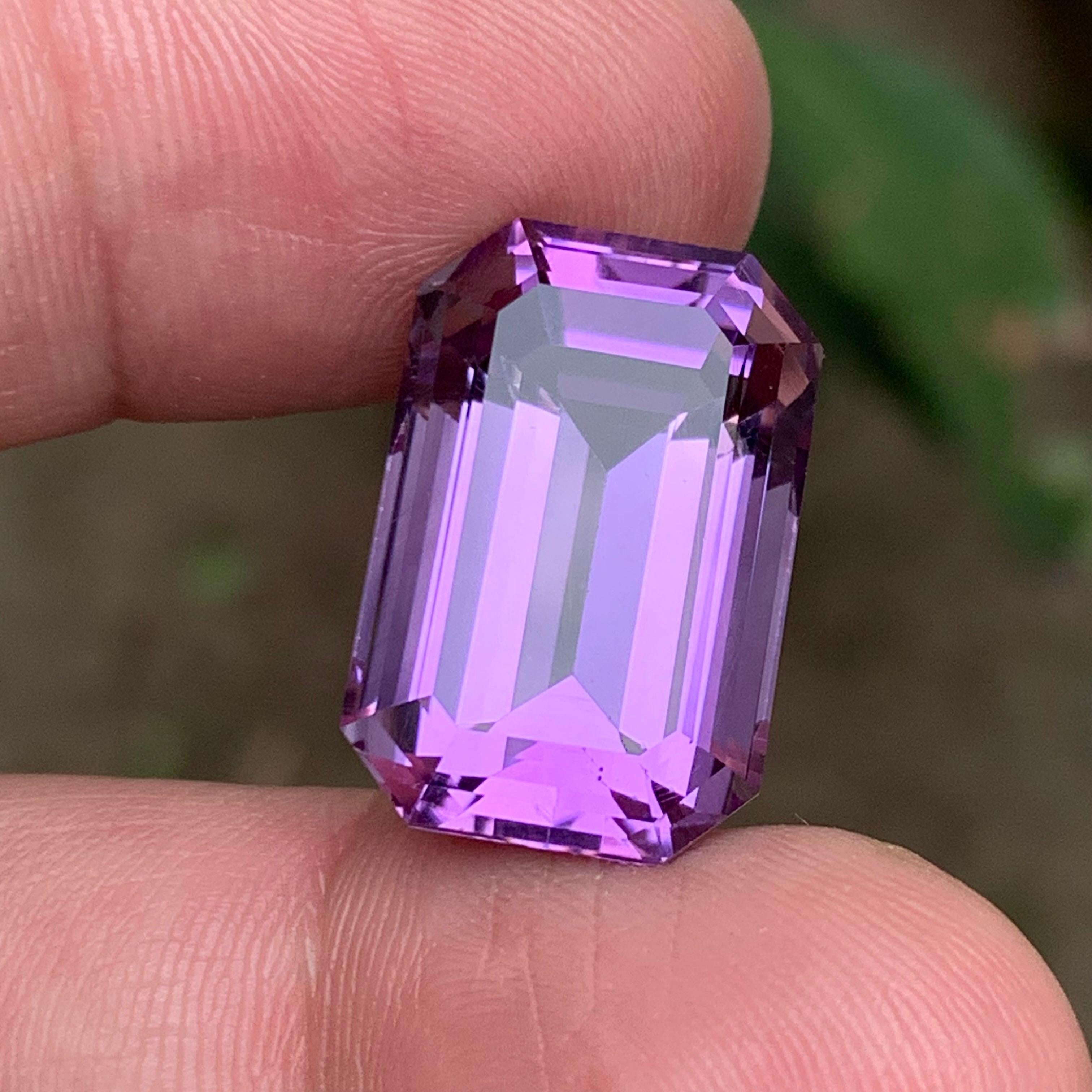 Women's or Men's Rare Purple Natural Amethyst Gemstone, 27.30 Ct Emerald Cut for Pendant Jewelry For Sale