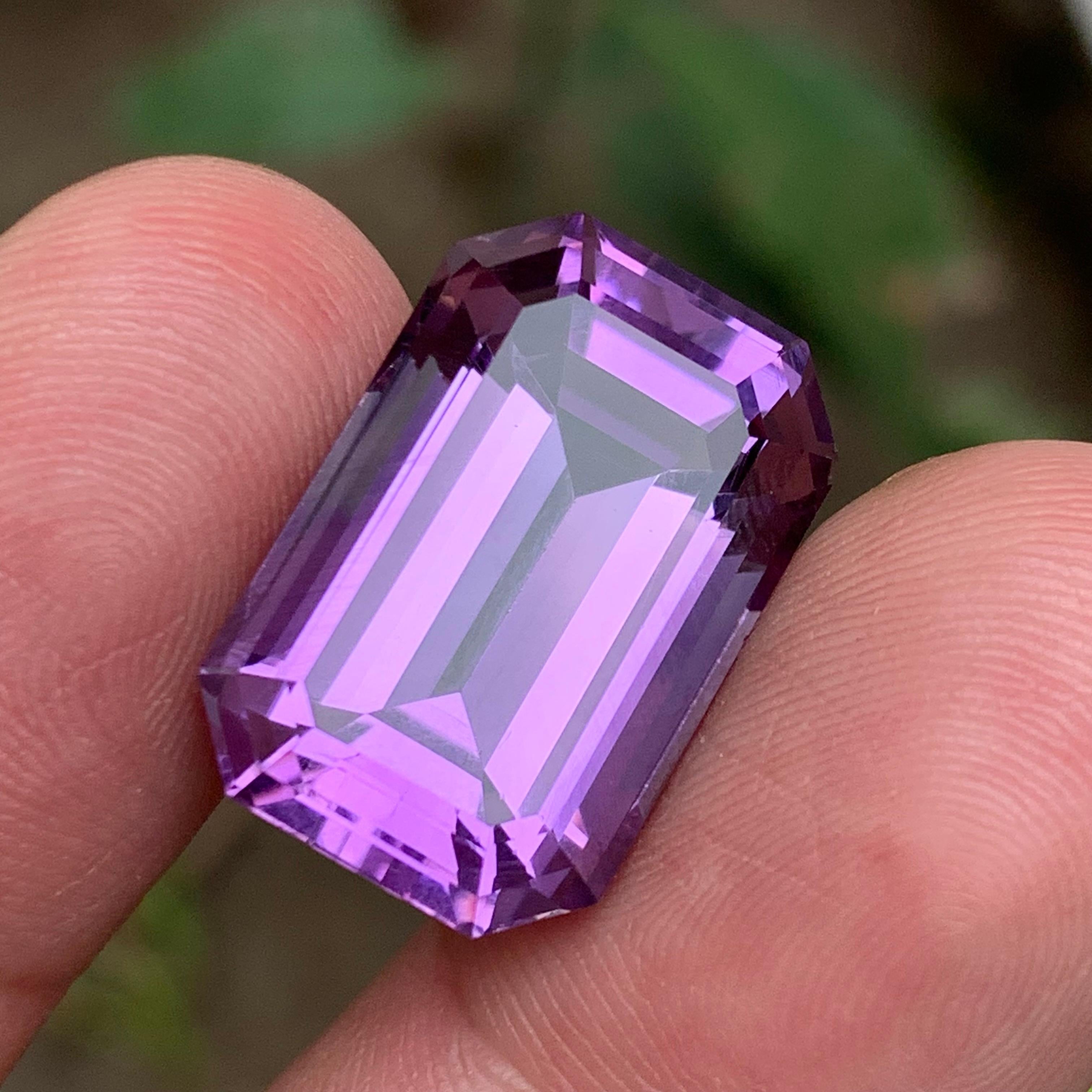 Rare Purple Natural Amethyst Gemstone, 27.30 Ct Emerald Cut for Pendant Jewelry For Sale 3