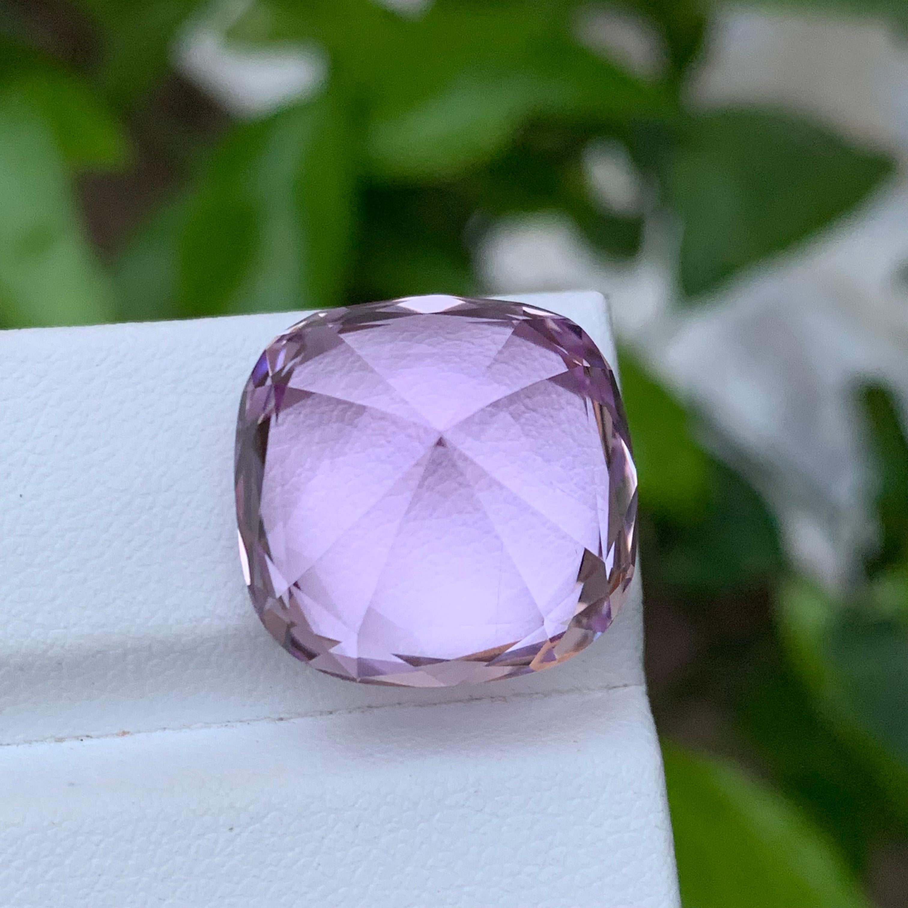 Rare Purple Pink Kunzite Gemstone, 26.10 Carat Cushion Cut for Necklace Pendant In New Condition For Sale In Peshawar, PK