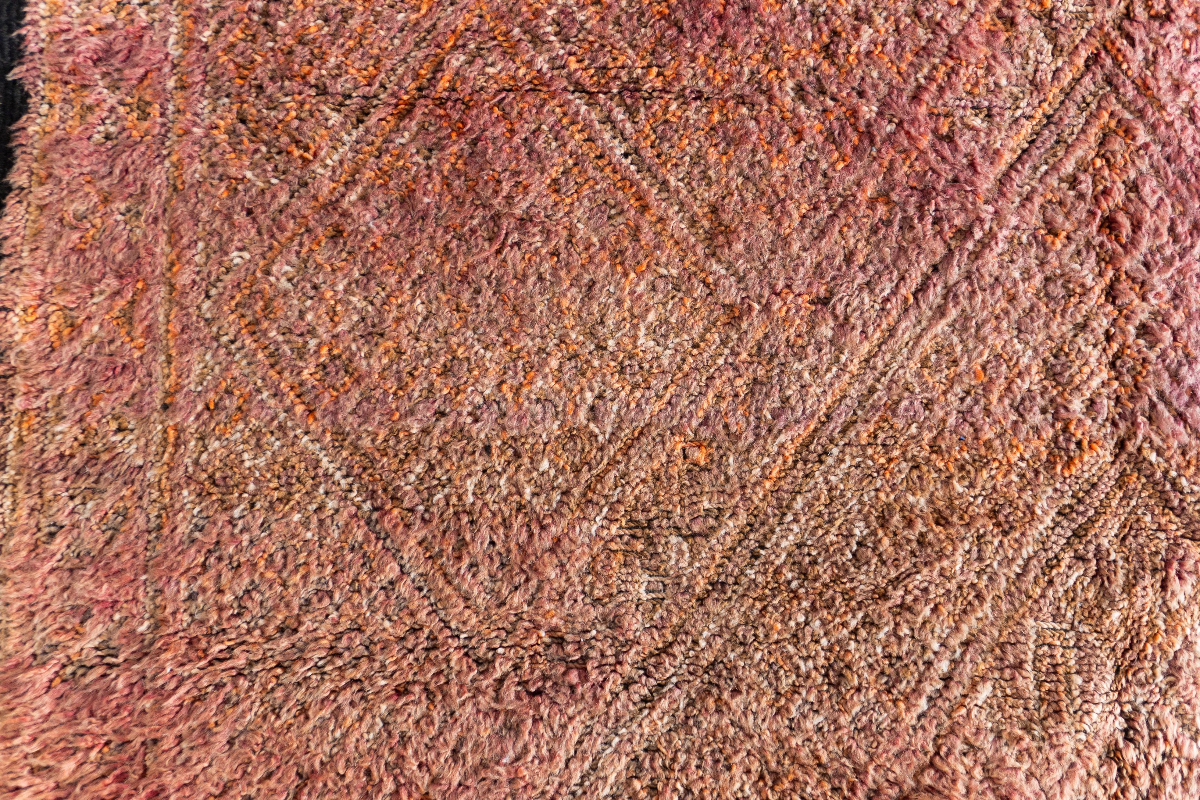 Art déco Rare tapis marocain vintage violet des années 70 100 % laine 6,5x10,5 Ft 200x320 Cm en vente