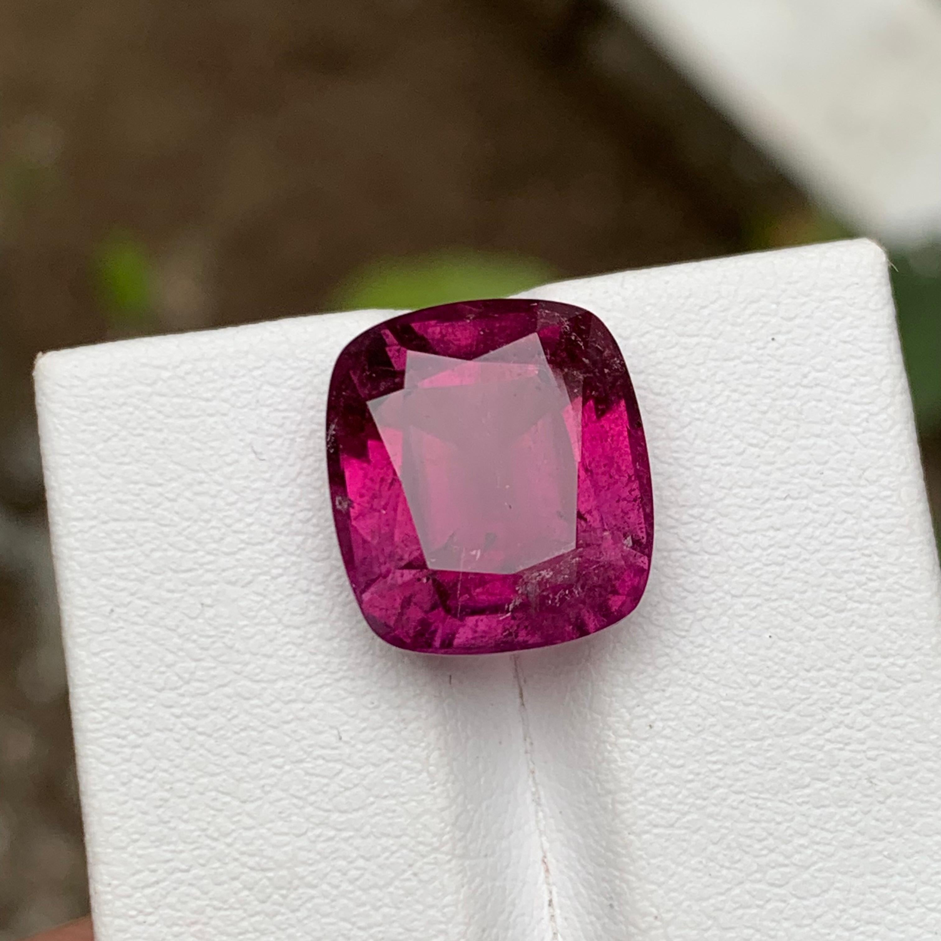 Rare Purplish Pink Natural Rubellite Tourmaline Gemstone, 11.05 Ct Cushion Cut In New Condition For Sale In Peshawar, PK