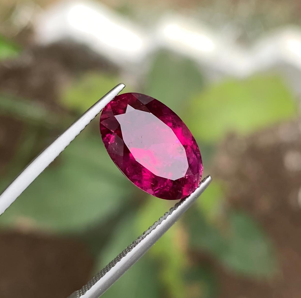 Rare Purplish Pink Red Hue Rubellite Tourmaline Gemstone, 5.80 Ct Oval Cushion  For Sale 7