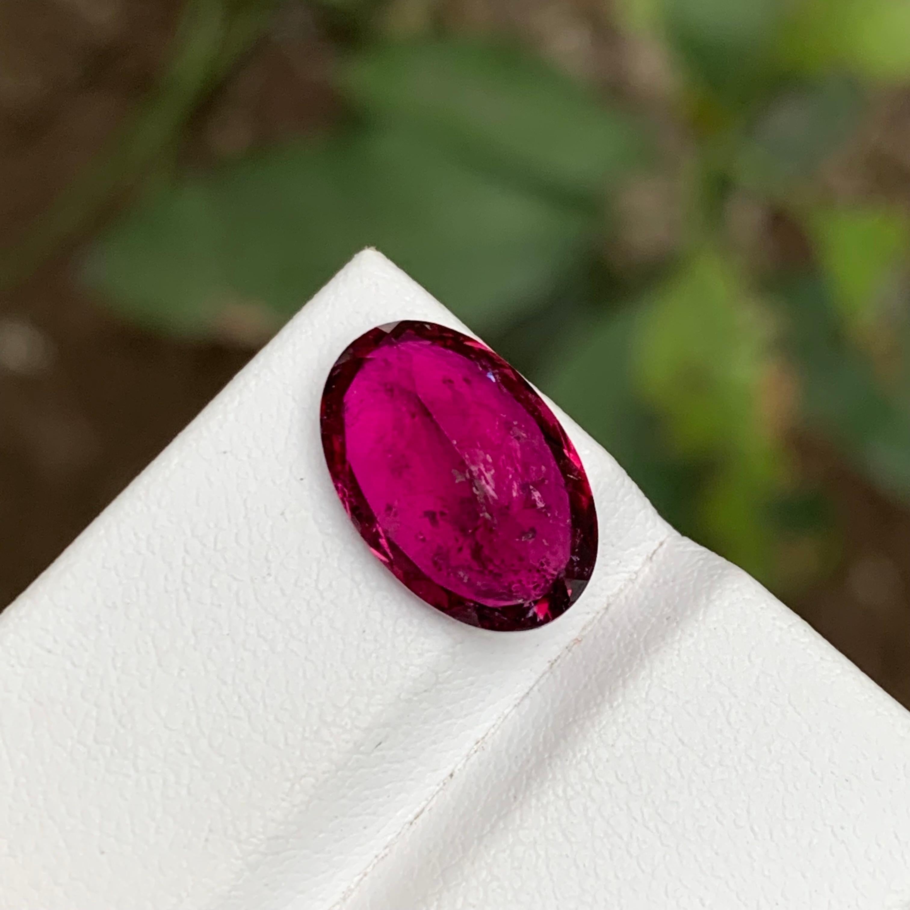 Rare Purplish Pink Red Hue Rubellite Tourmaline Gemstone, 5.80 Ct Oval Cushion  In New Condition For Sale In Peshawar, PK