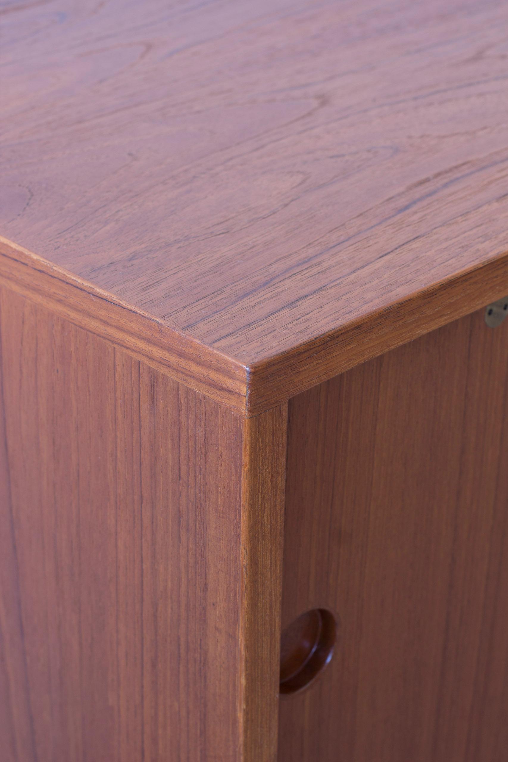 Rara credenza in teak con gambe a puzzle Ry-26 di Hans J. Wegner, Ry Møbler Danimarca, anni '50 in vendita 9