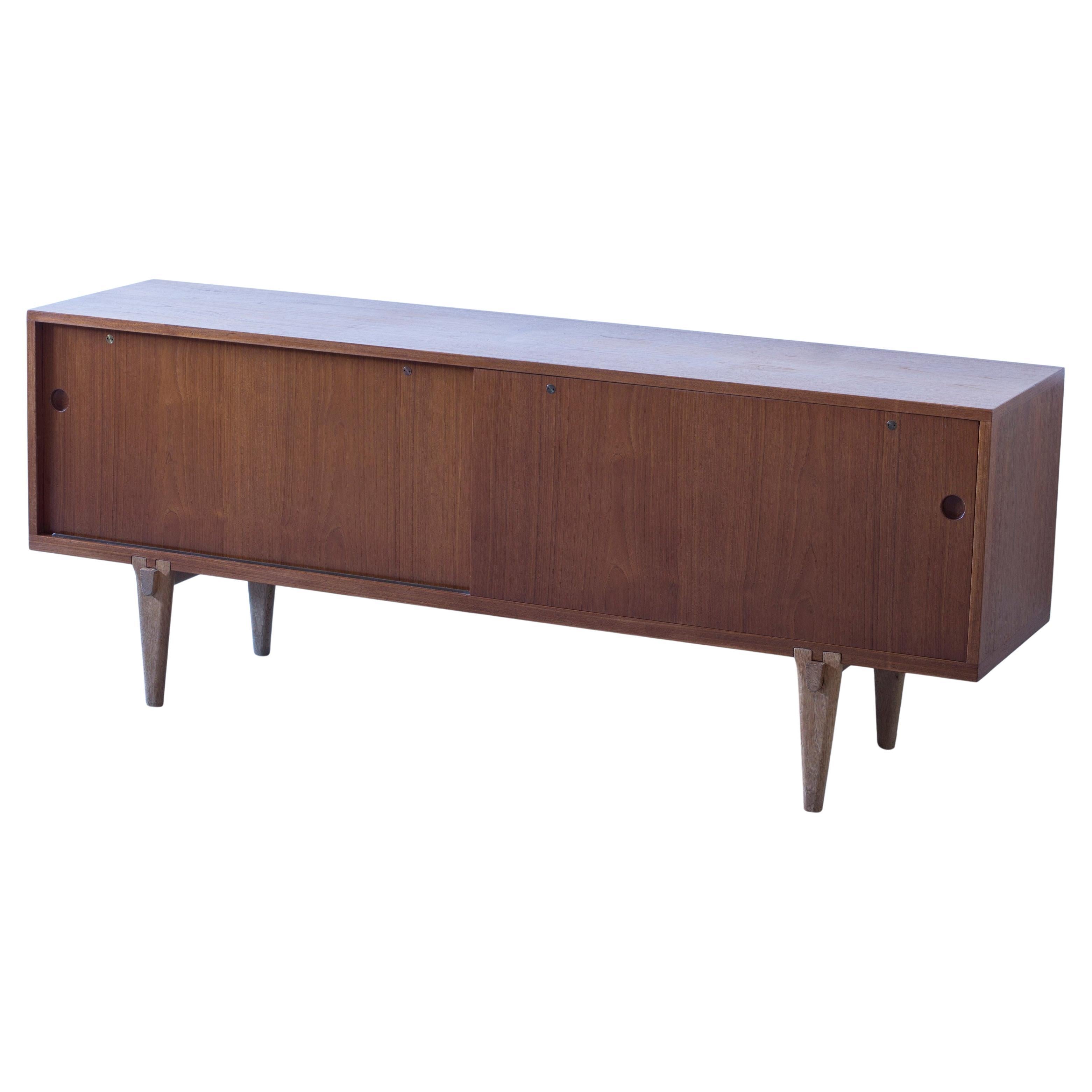 Rare puzzle leg Ry-26 teak sideboard by Hans J. Wegner, Ry-Møbler Denmark, 1950s