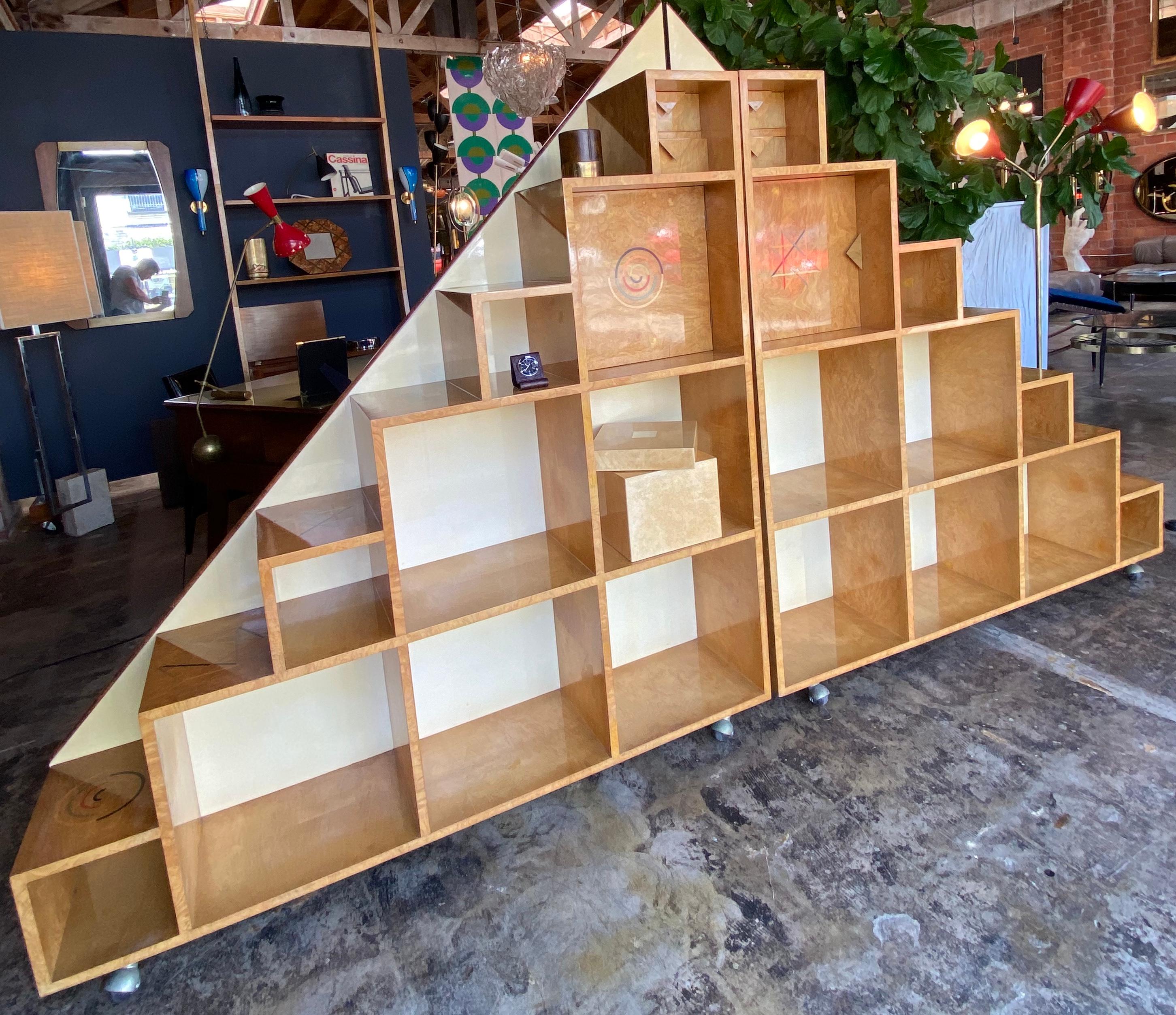 An interplay of pyramidal shape inform the artistic verve of this bookcase designed by Lucio Del Pezzo in 1960s. Entirely handcrafted in Italy this bookcase is made of multi-ply poplar wood for the structure, which is then covered in natural maple