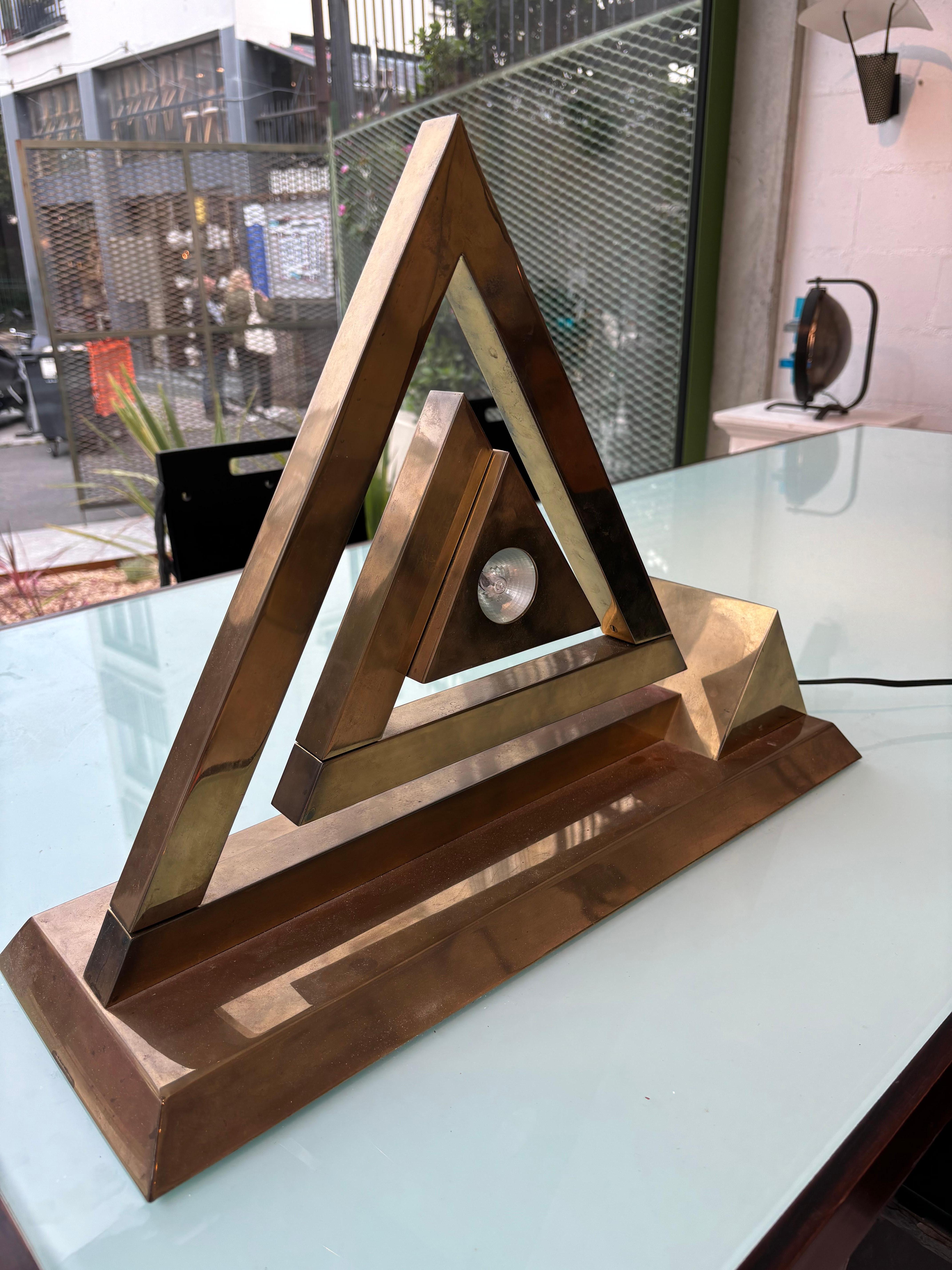 Rare : « pyramide Panthographe » lamp by Yonel Lebovici For Sale 3