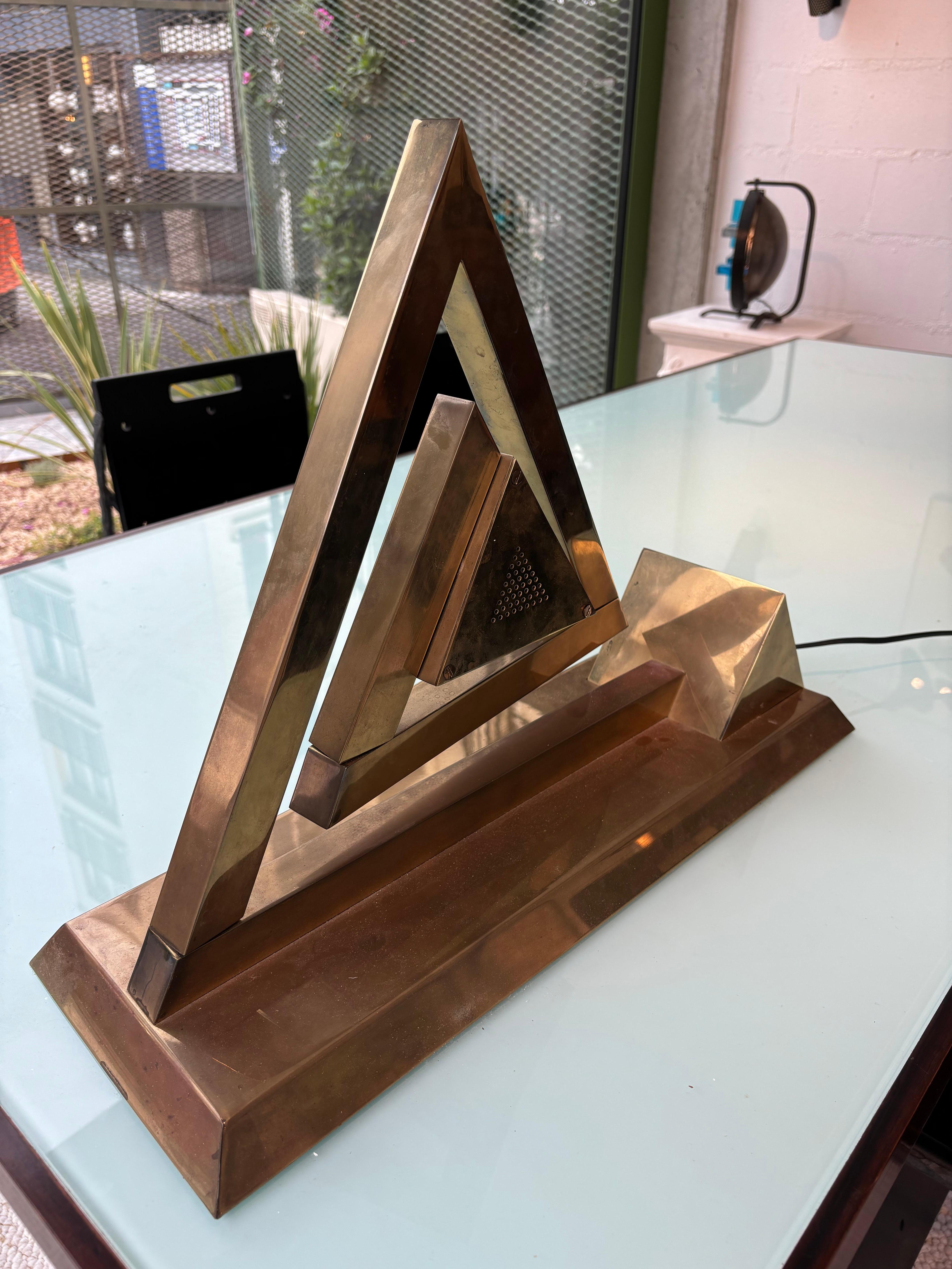 Rare : « pyramide Panthographe » lamp by Yonel Lebovici For Sale 9
