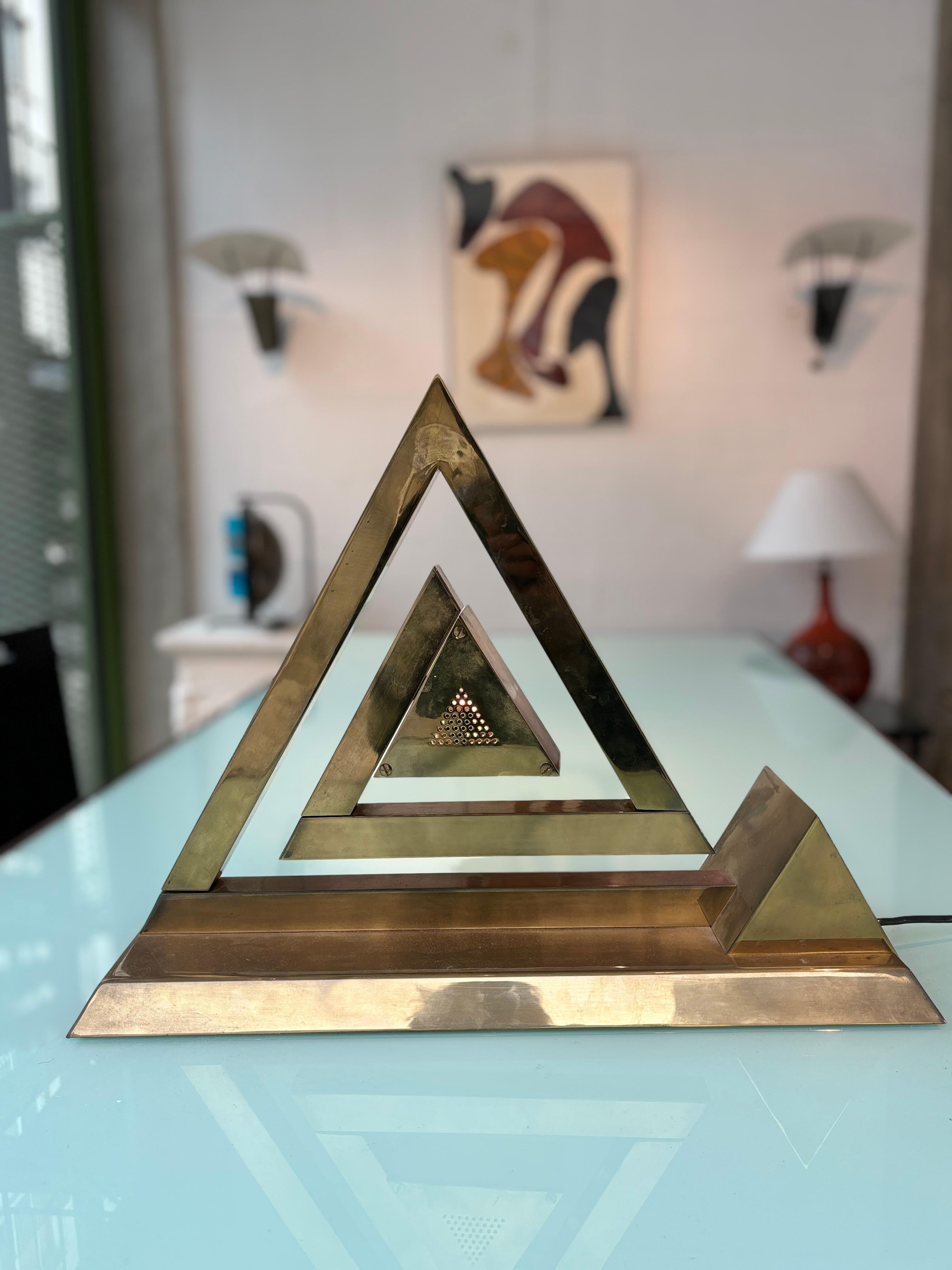 Rare : « pyramide Panthographe » lamp by Yonel Lebovici For Sale 1
