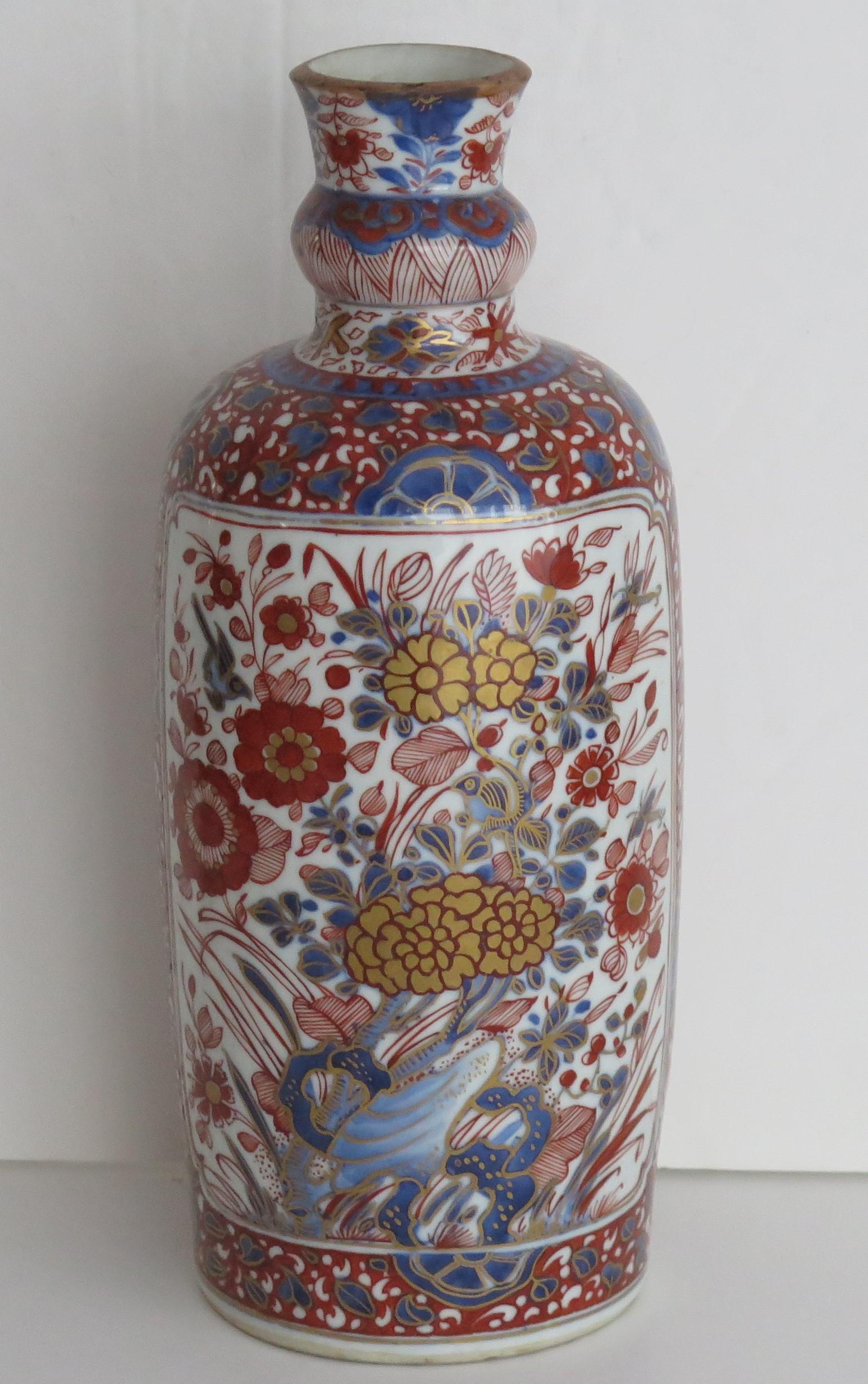 Qing Kangxi Period Chinese Vase Porcelain Fine Detail Garlic neck, Circa 1690 5