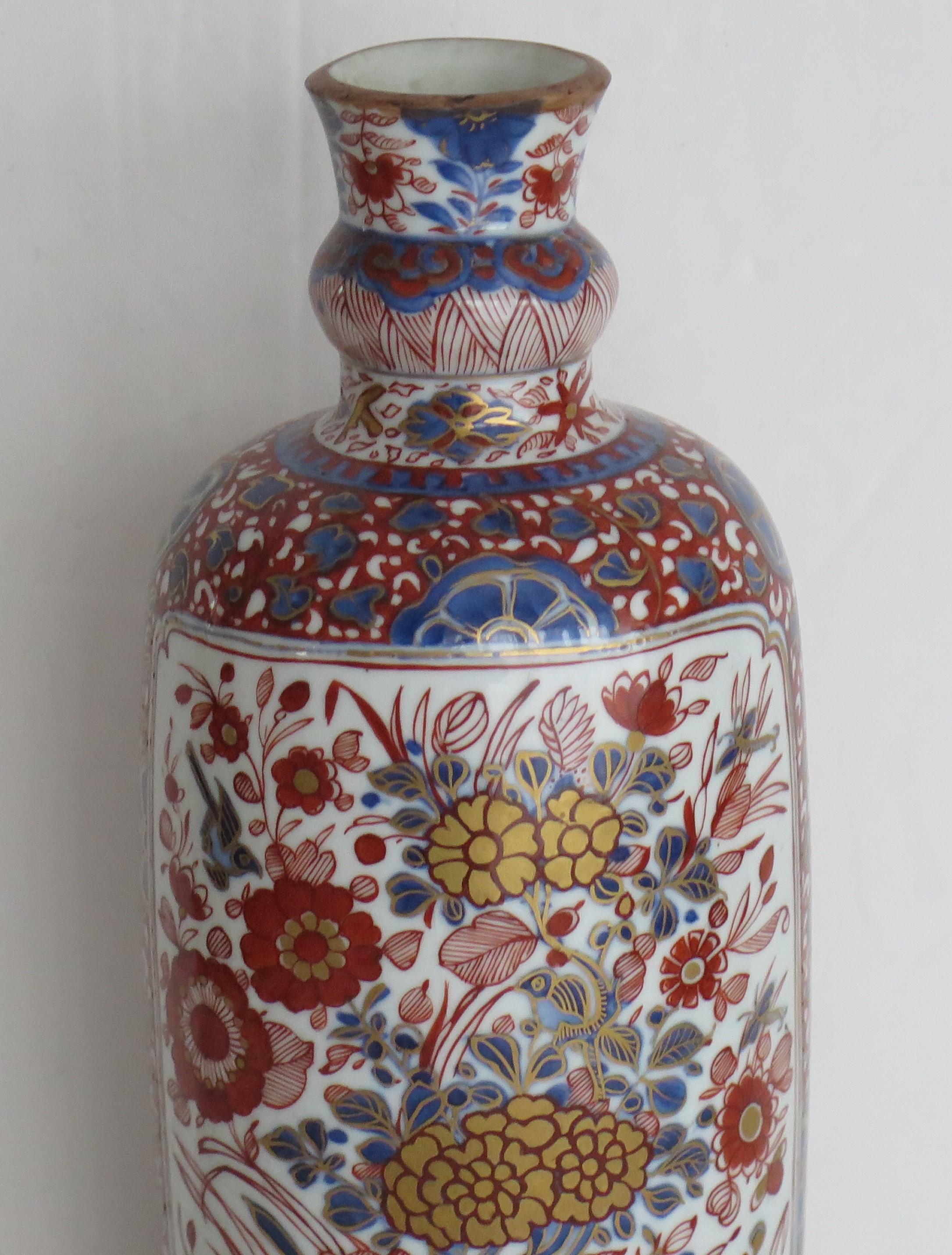 Qing Kangxi Period Chinese Vase Porcelain Fine Detail Garlic neck, Circa 1690 6