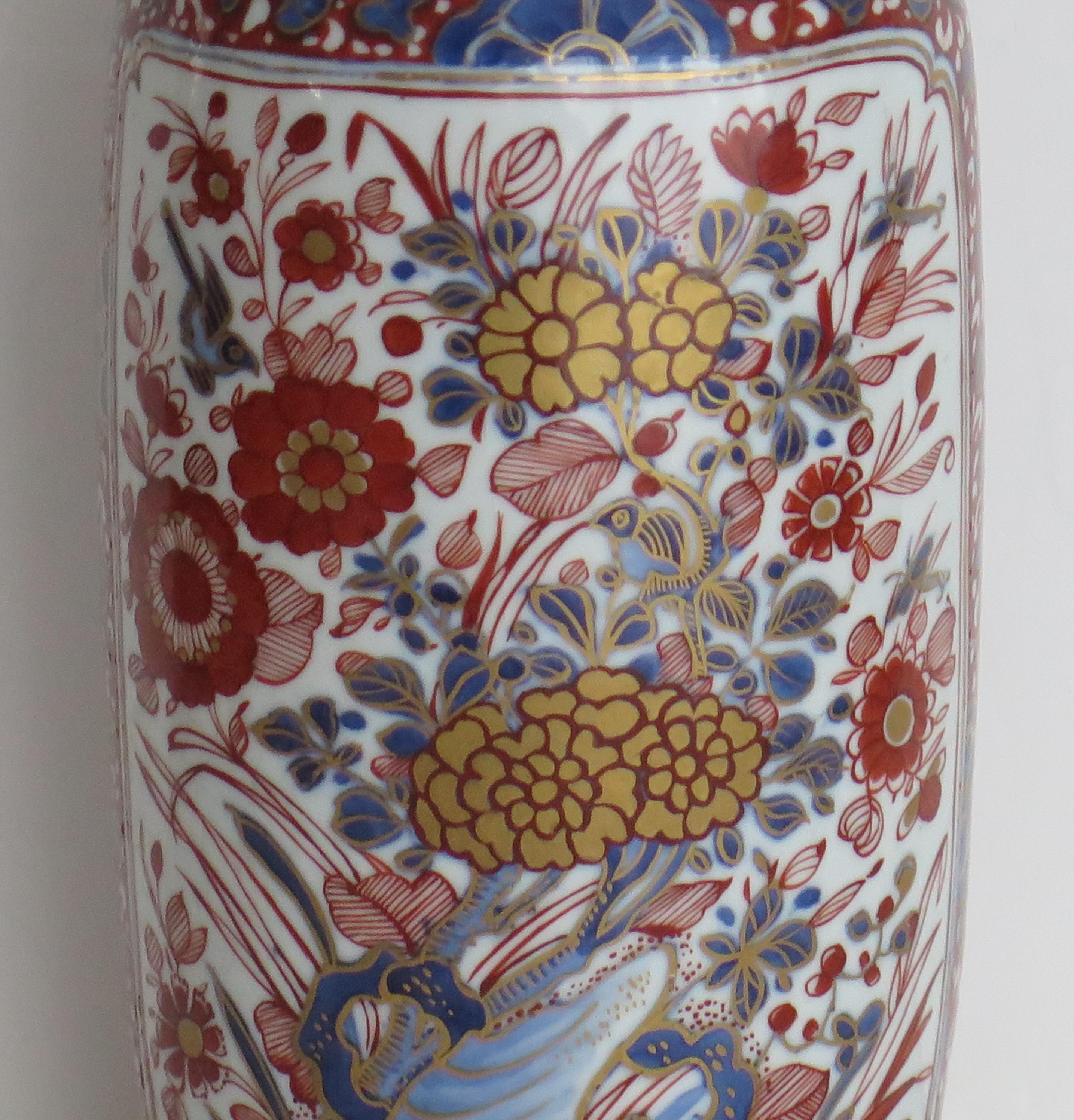 Qing Kangxi Period Chinese Vase Porcelain Fine Detail Garlic neck, Circa 1690 8