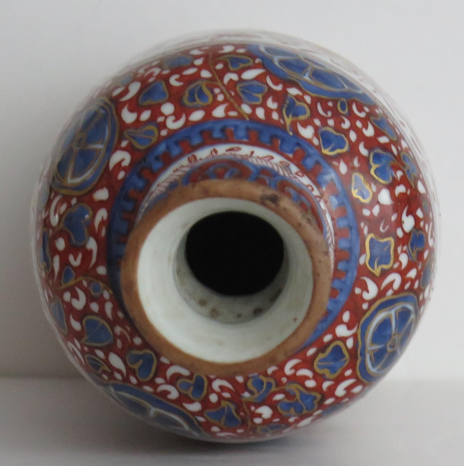 Qing Kangxi Period Chinese Vase Porcelain Fine Detail Garlic neck, Circa 1690 11