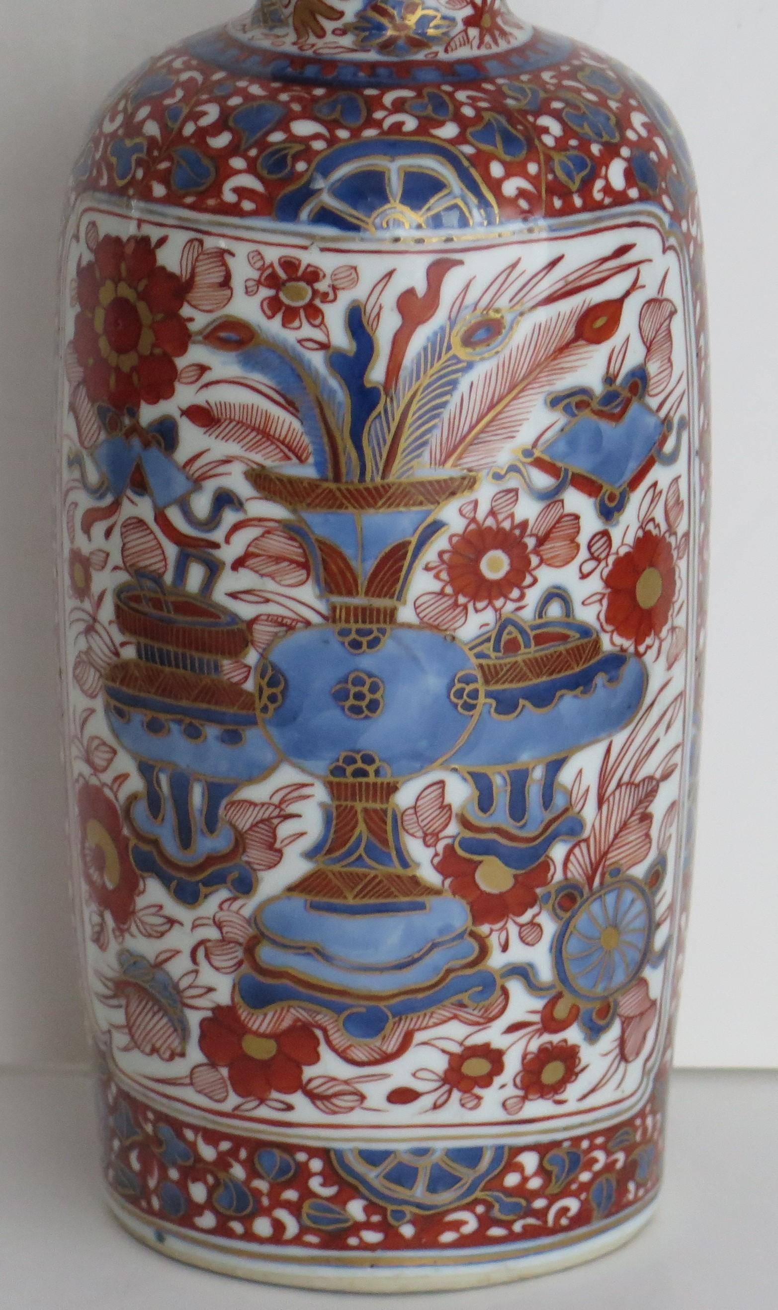 A very beautiful high quality Chinese porcelain Bottle Vase. dating to the Qing Dynasty, Kangxi emperor ( 1662 to 1722).

A well potted bottle Rouleau Vase with a rare garlic neck. Rouleau shaped vases were particularly popular during the Kangxi