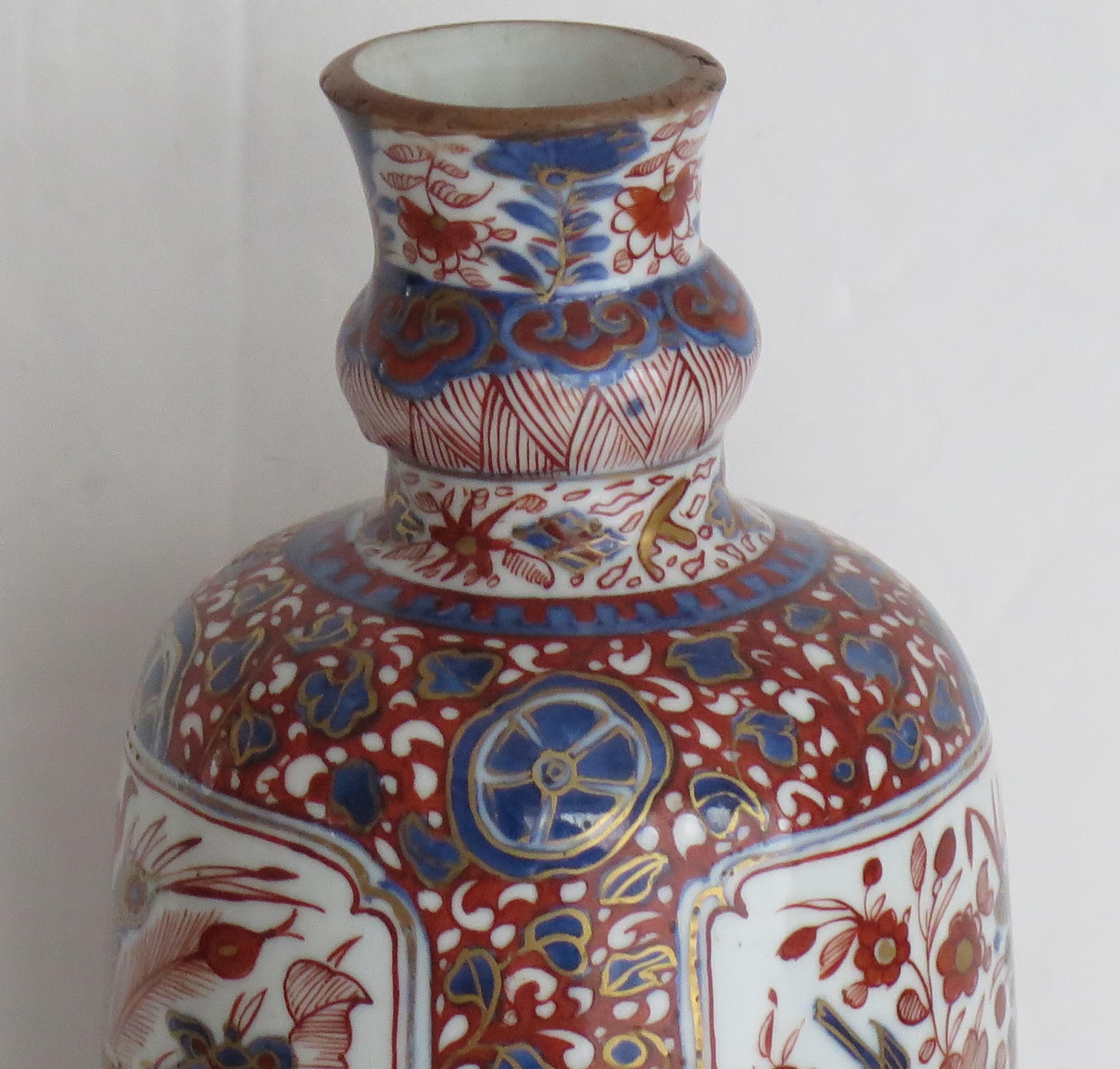 Qing Kangxi Period Chinese Vase Porcelain Fine Detail Garlic neck, Circa 1690 In Good Condition In Lincoln, Lincolnshire
