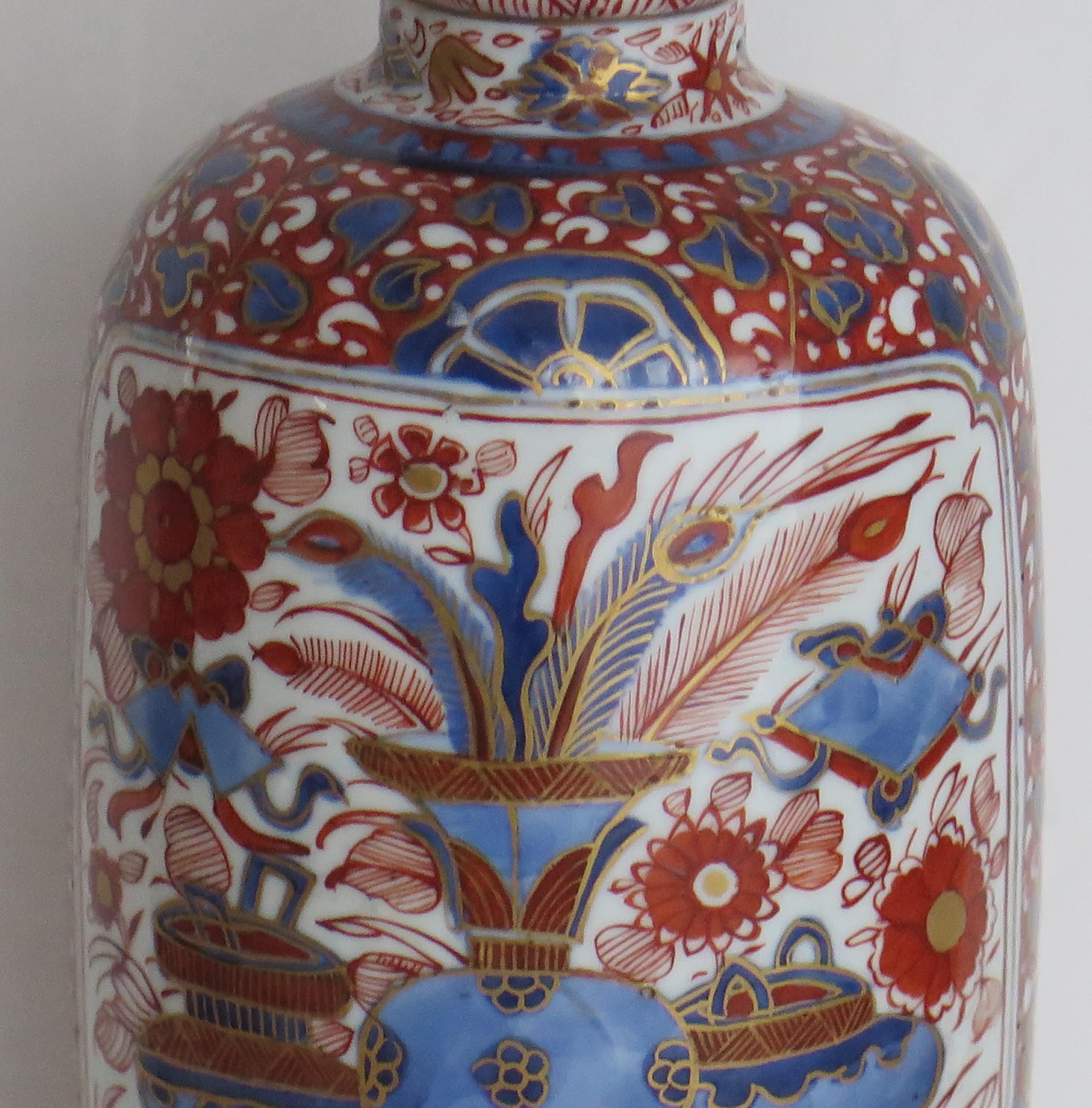 Qing Kangxi Period Chinese Vase Porcelain Fine Detail Garlic neck, Circa 1690 1