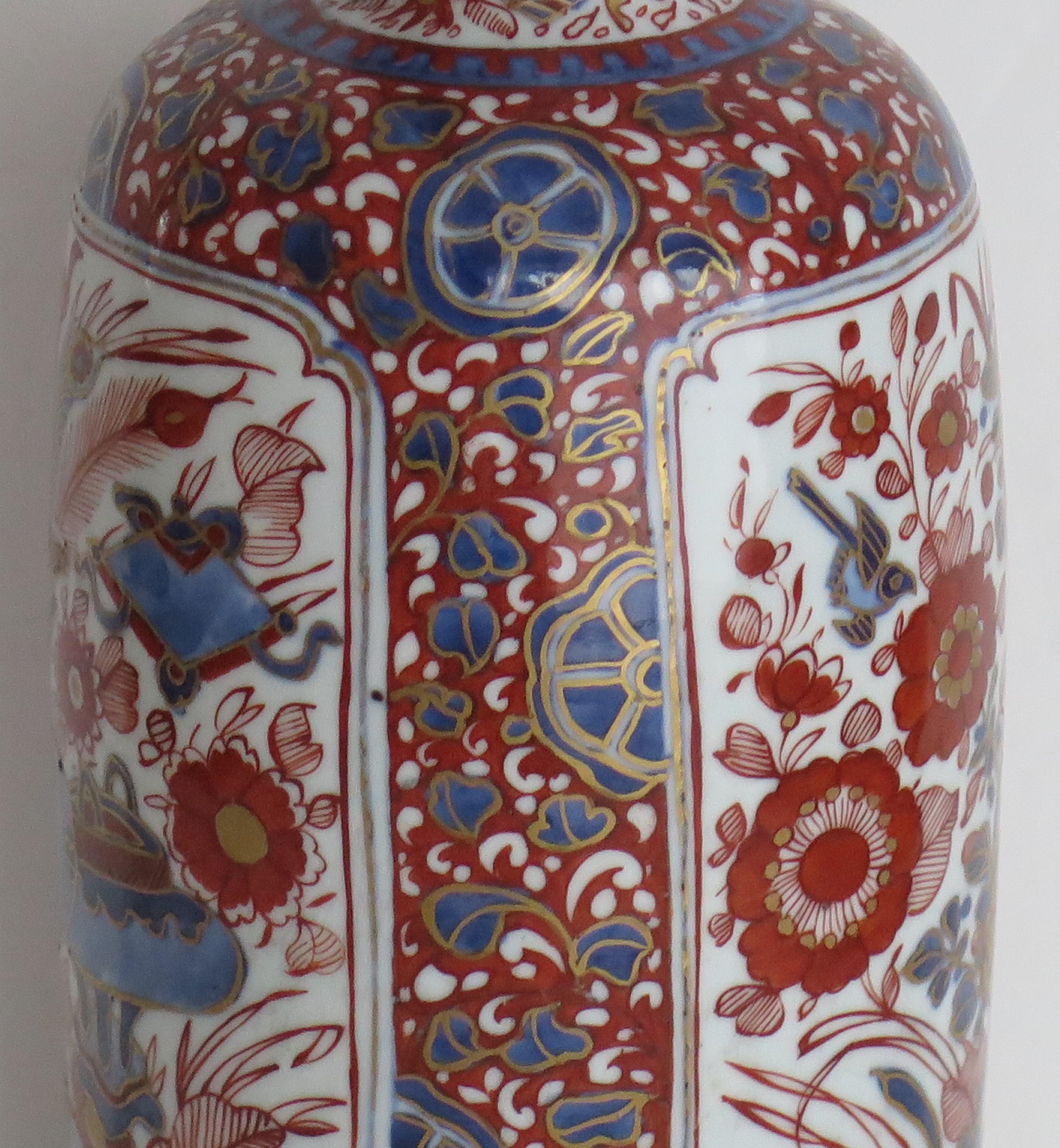Qing Kangxi Period Chinese Vase Porcelain Fine Detail Garlic neck, Circa 1690 2