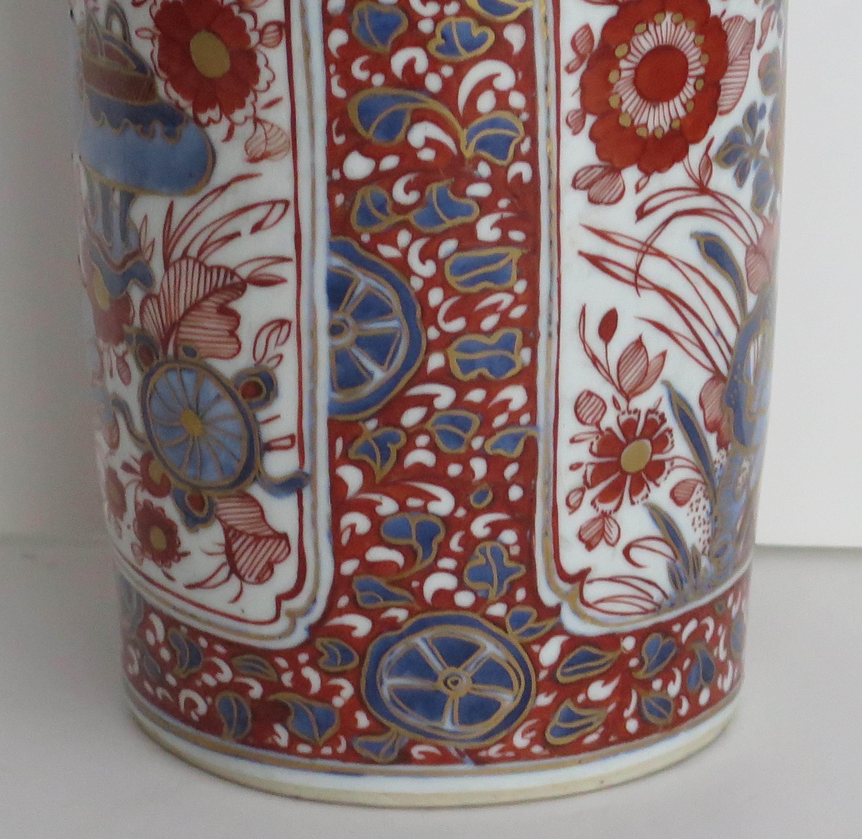 Qing Kangxi Period Chinese Vase Porcelain Fine Detail Garlic neck, Circa 1690 3