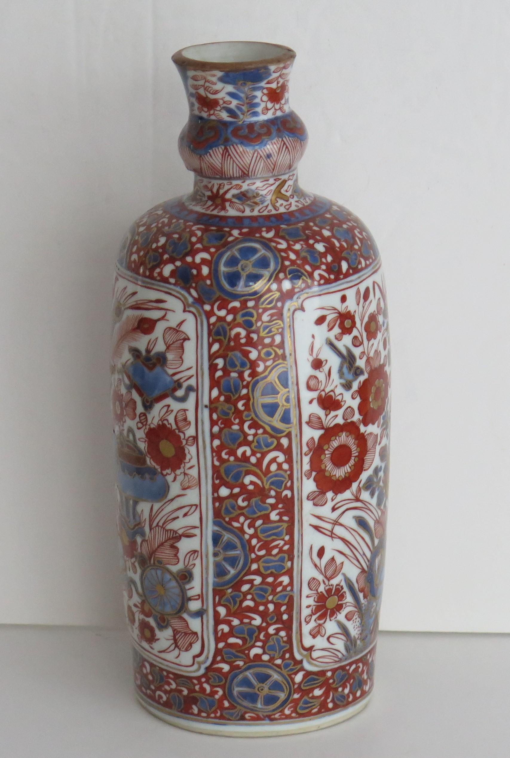 Qing Kangxi Period Chinese Vase Porcelain Fine Detail Garlic neck, Circa 1690 4