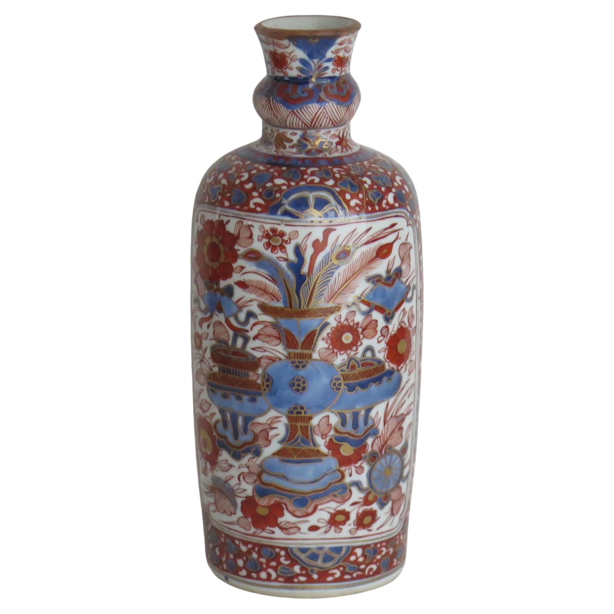 Qing Kangxi Period Chinese Vase Porcelain Fine Detail Garlic neck, Circa 1690