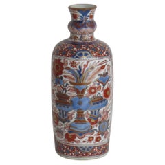 Rare Qing Kangxi Period Chinese Porcelain Vase Fine Detail Imari, circa 1690