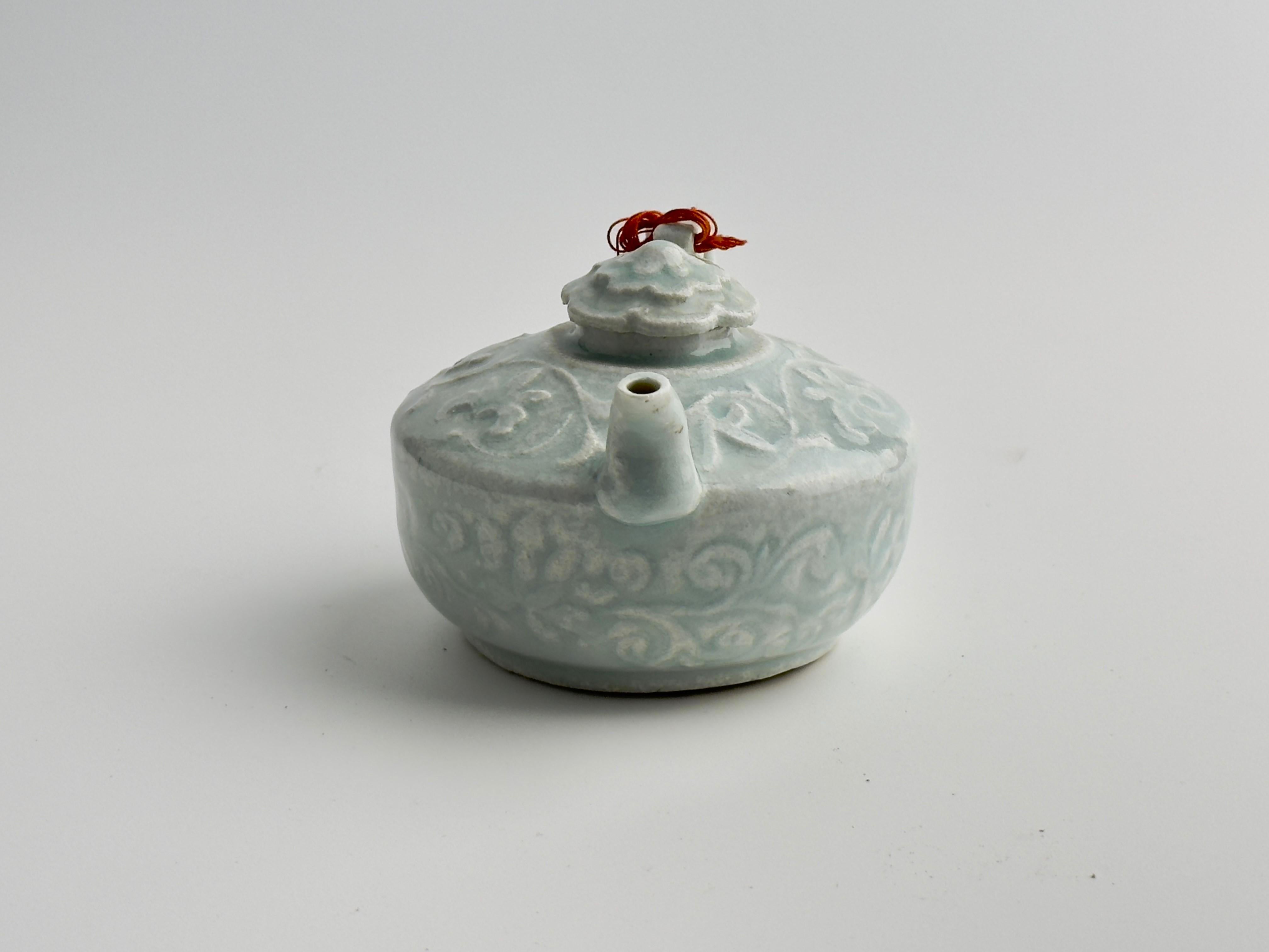 Rare Qingbai Carved Ewer, Song-Yuan Dynasty In Good Condition For Sale In seoul, KR