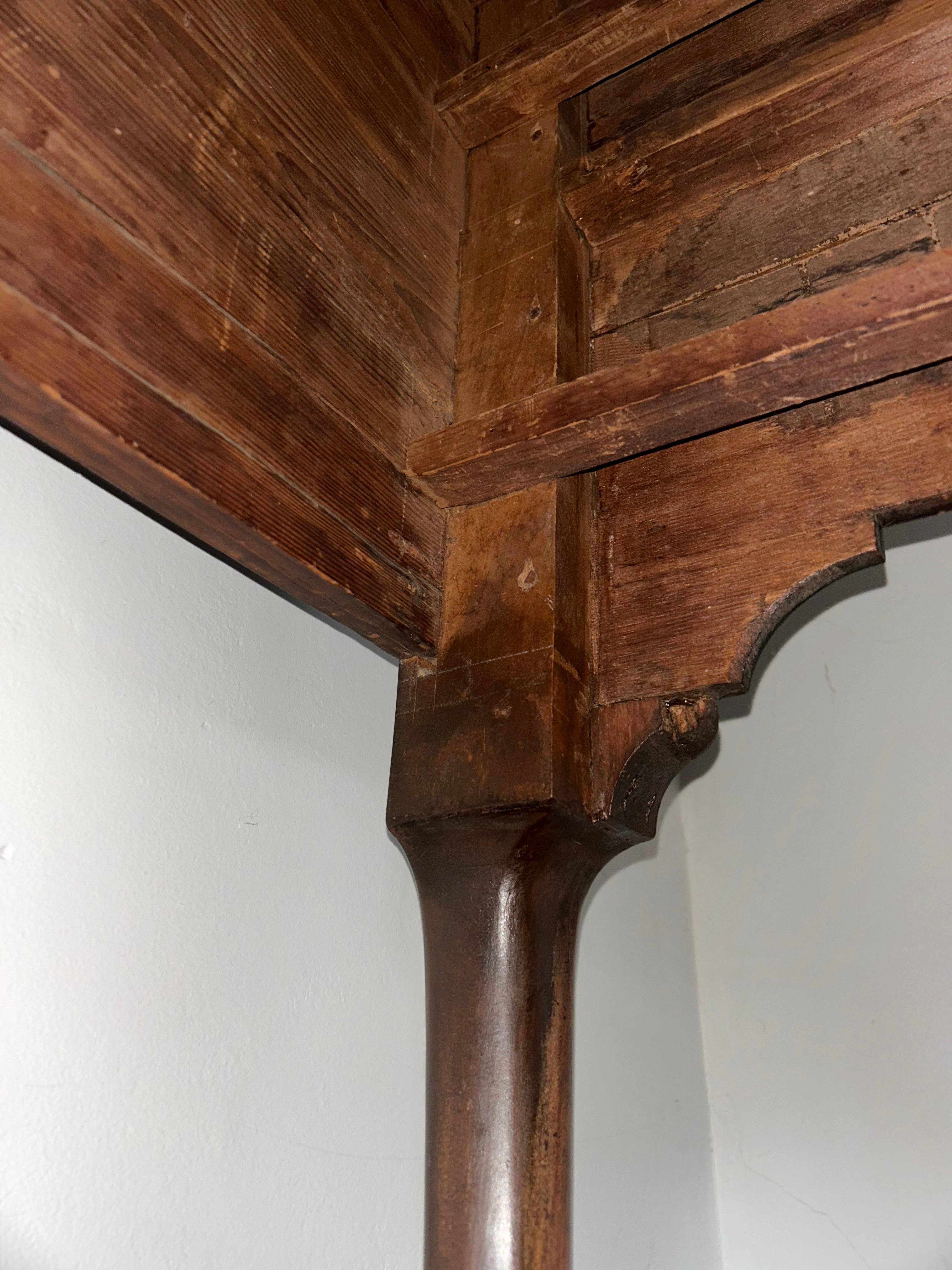 Rare commode haute Queen Anne et commode basse assortie en vente 5
