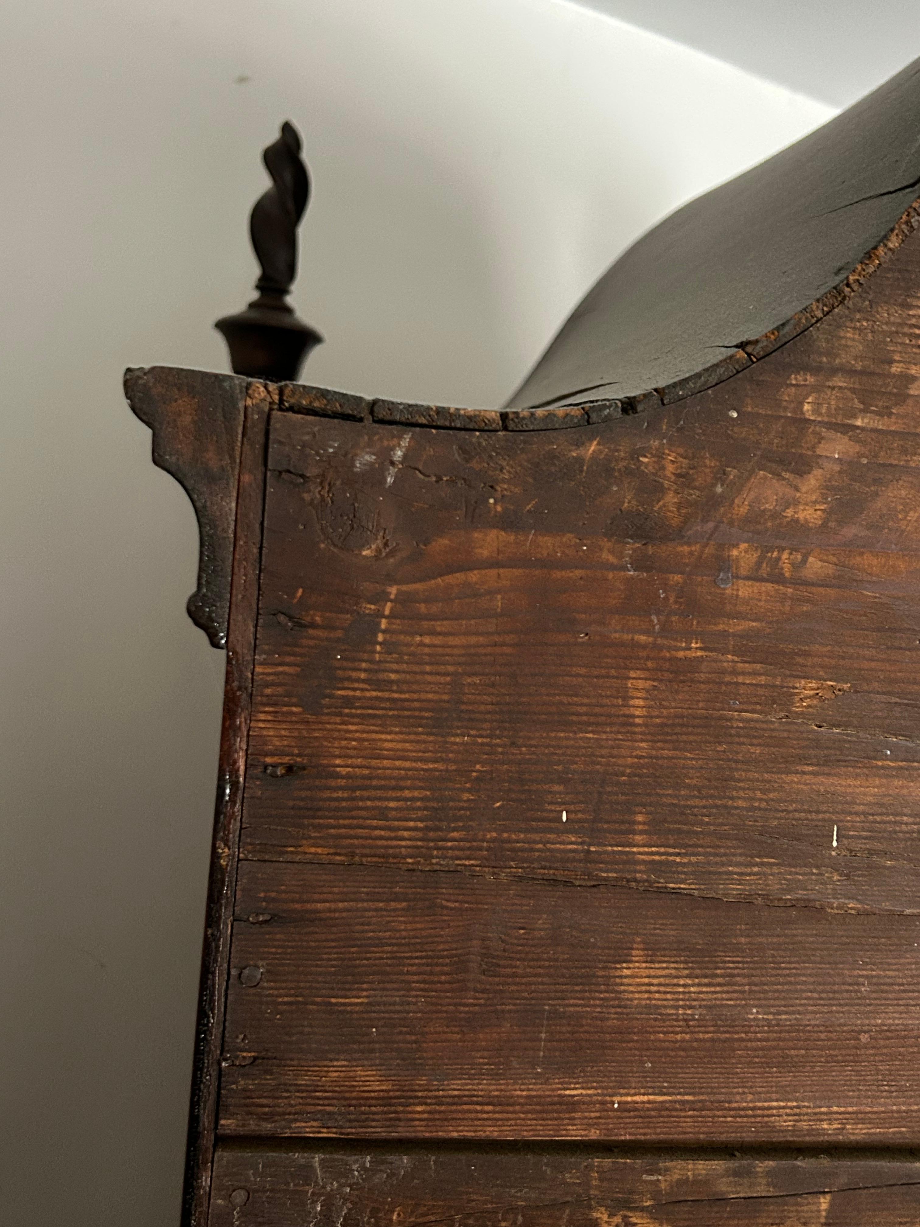 Rare commode haute Queen Anne et commode basse assortie en vente 9