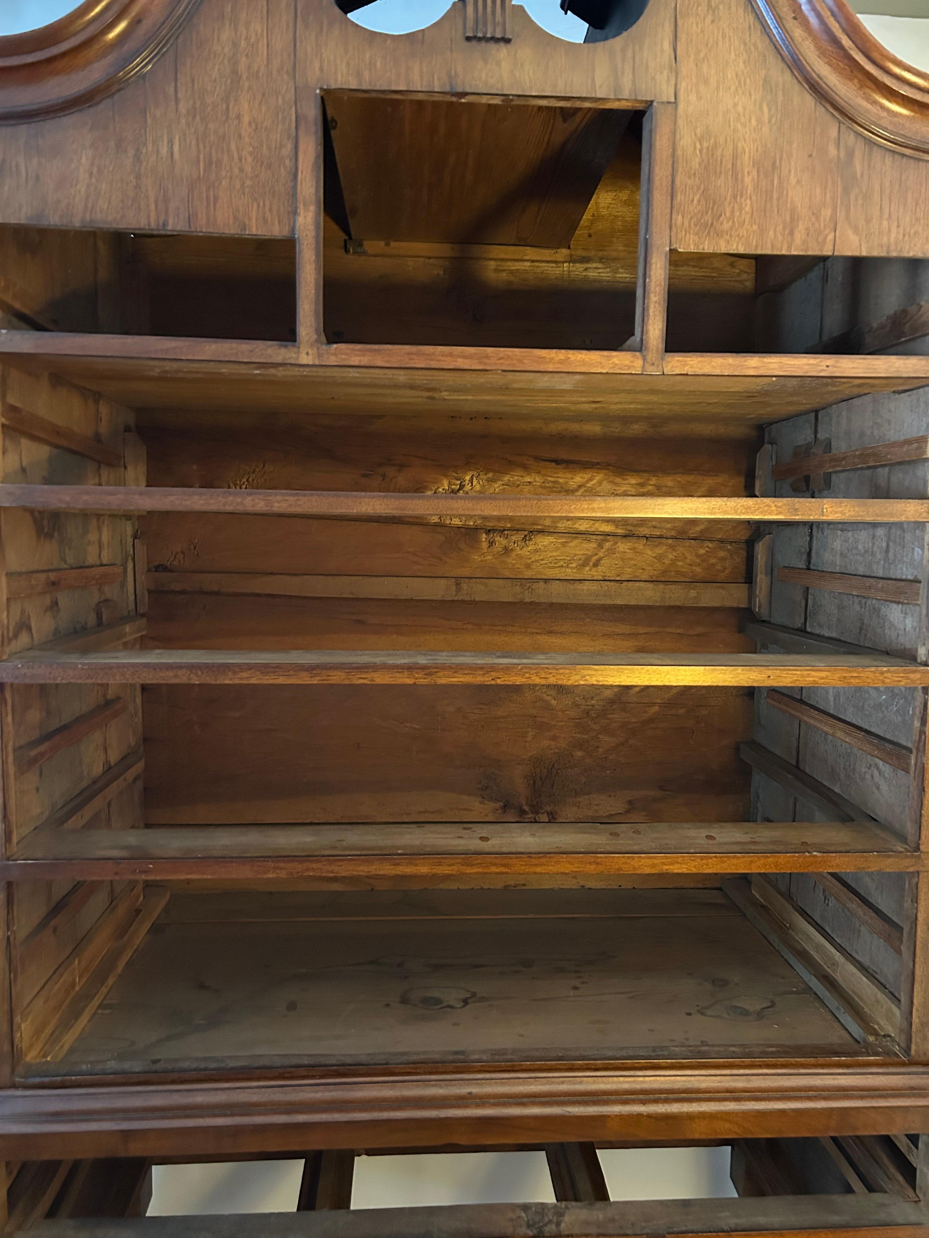 Rare commode haute Queen Anne et commode basse assortie en vente 12