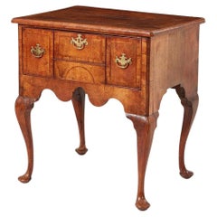 Commodes basses Queen Anne