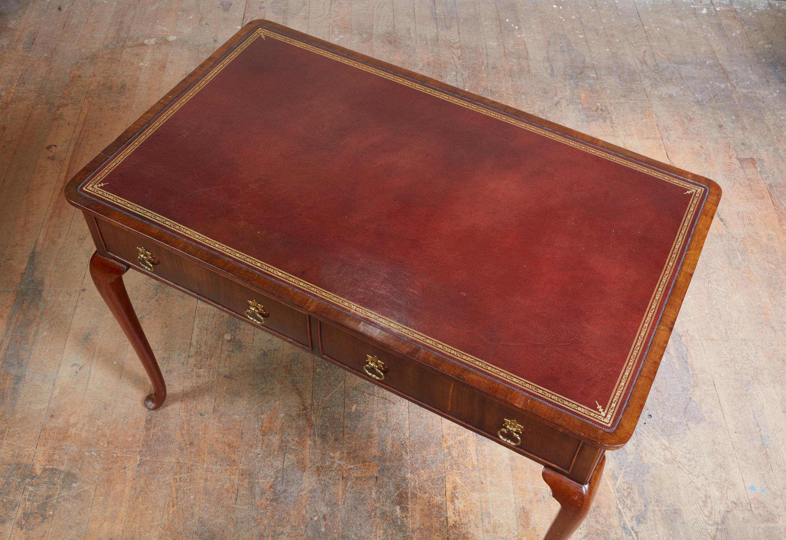Rare table à écrire Queen Anne Bon état - En vente à Greenwich, CT