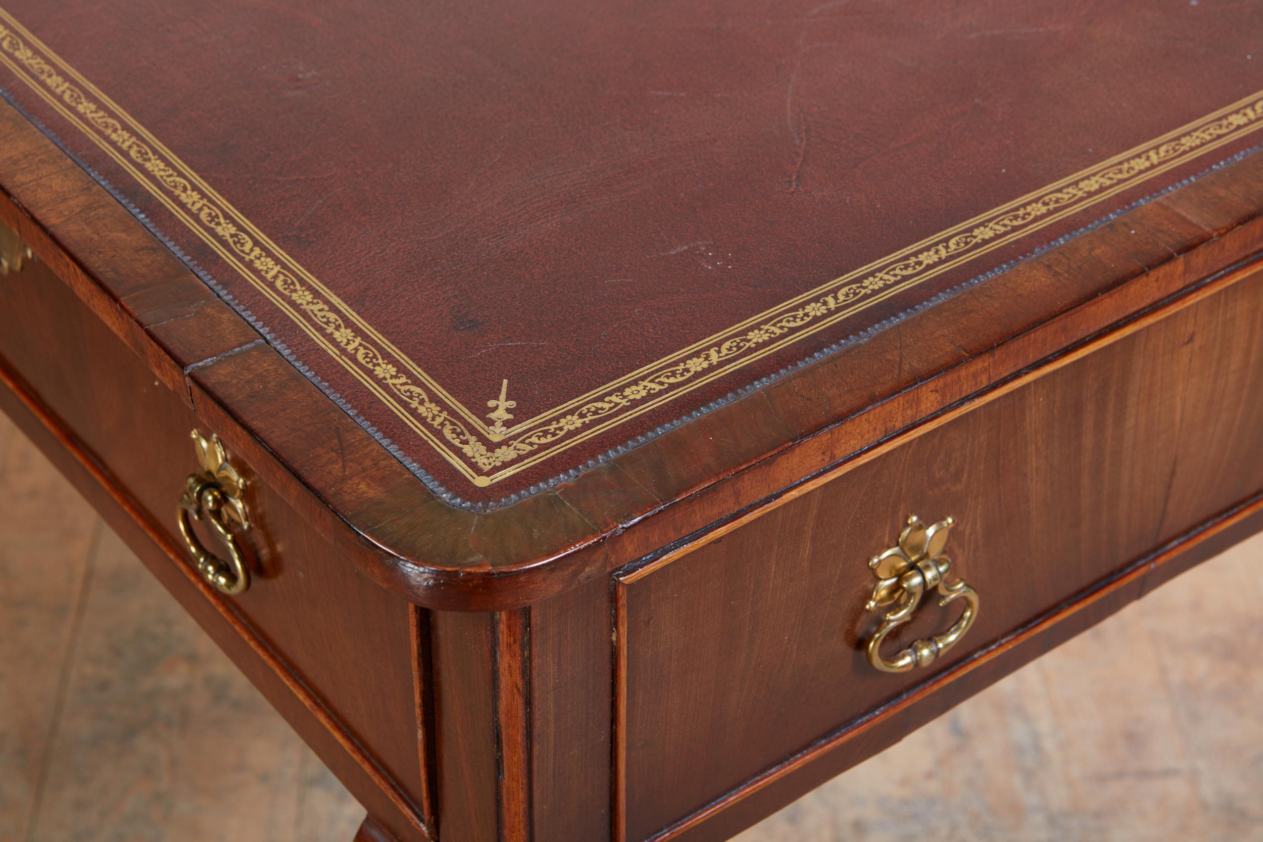 Rare Queen Anne Writing Table In Good Condition For Sale In Greenwich, CT