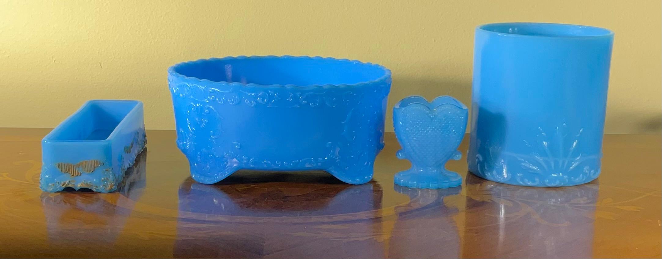 Rara y Radiante Colección de Vaso de Leche Azul: Fenton & More - Imprescindible en venta 3