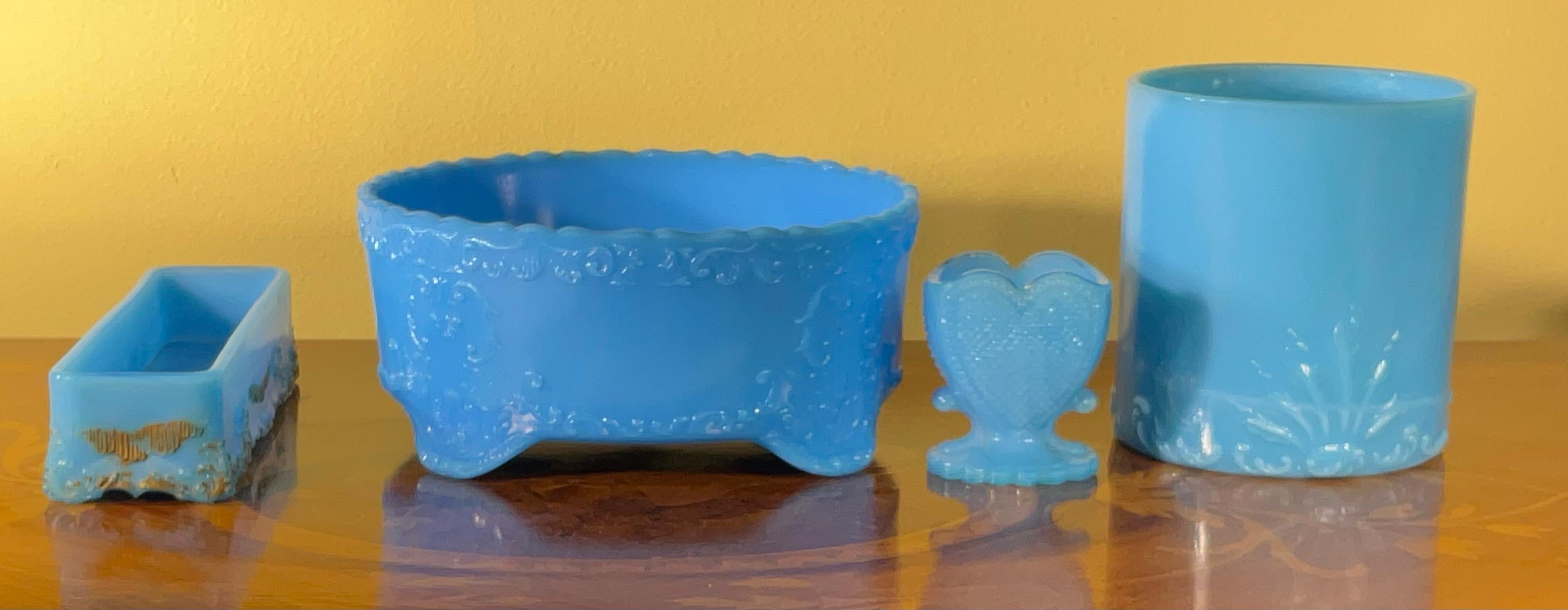 Rara y Radiante Colección de Vaso de Leche Azul: Fenton & More - Imprescindible en venta 4