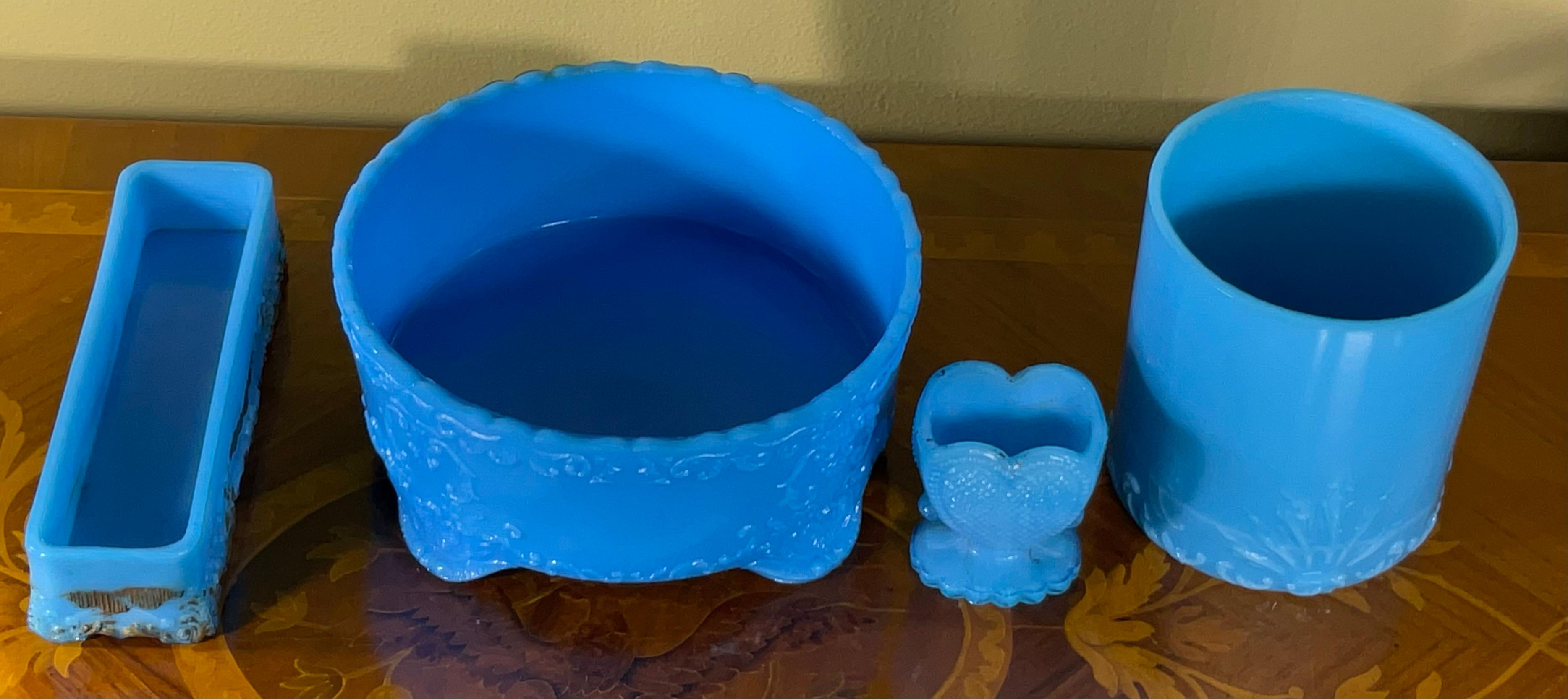Rara y Radiante Colección de Vaso de Leche Azul: Fenton & More - Imprescindible en venta 5