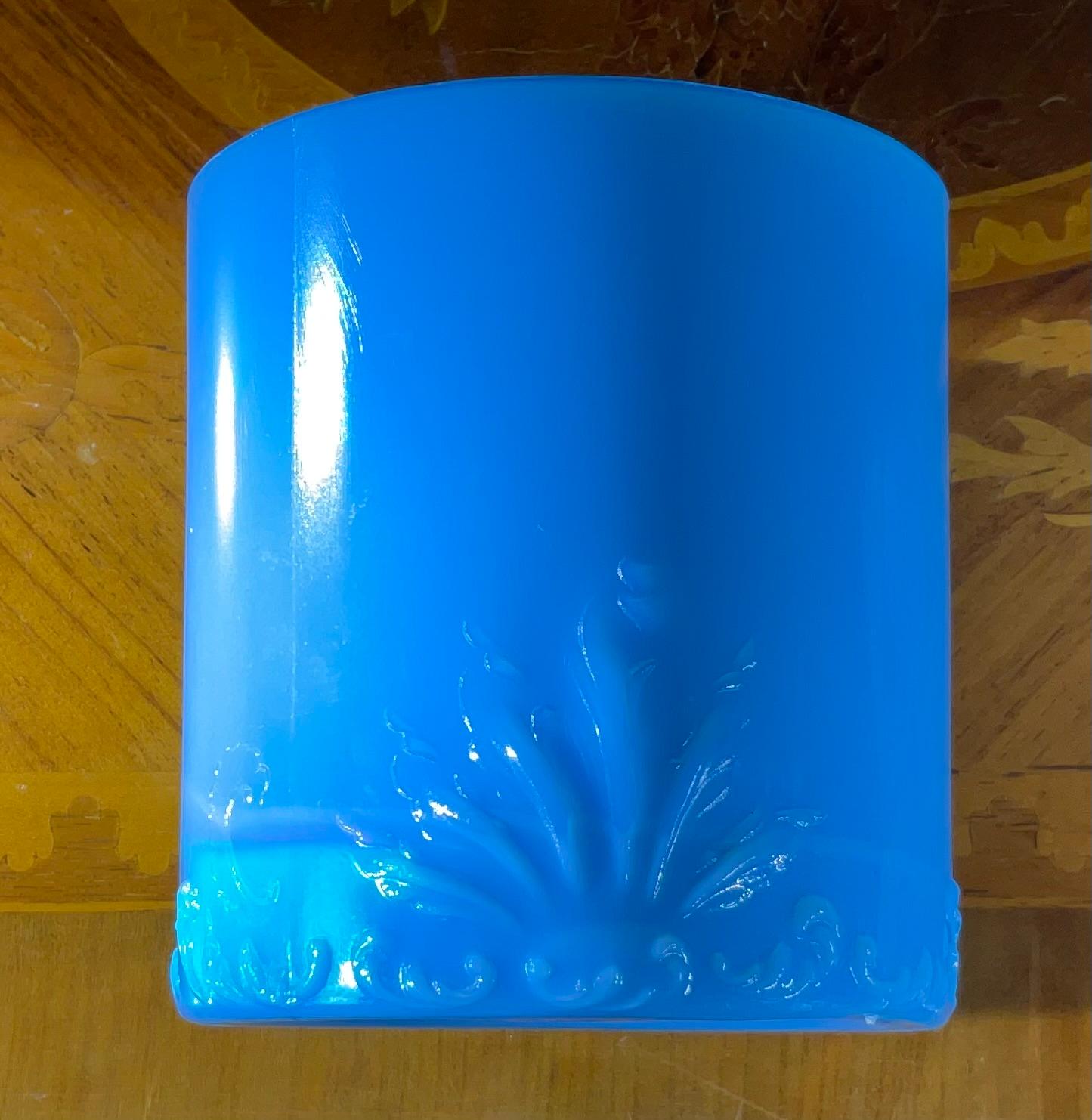 Rara y Radiante Colección de Vaso de Leche Azul: Fenton & More - Imprescindible en venta 1