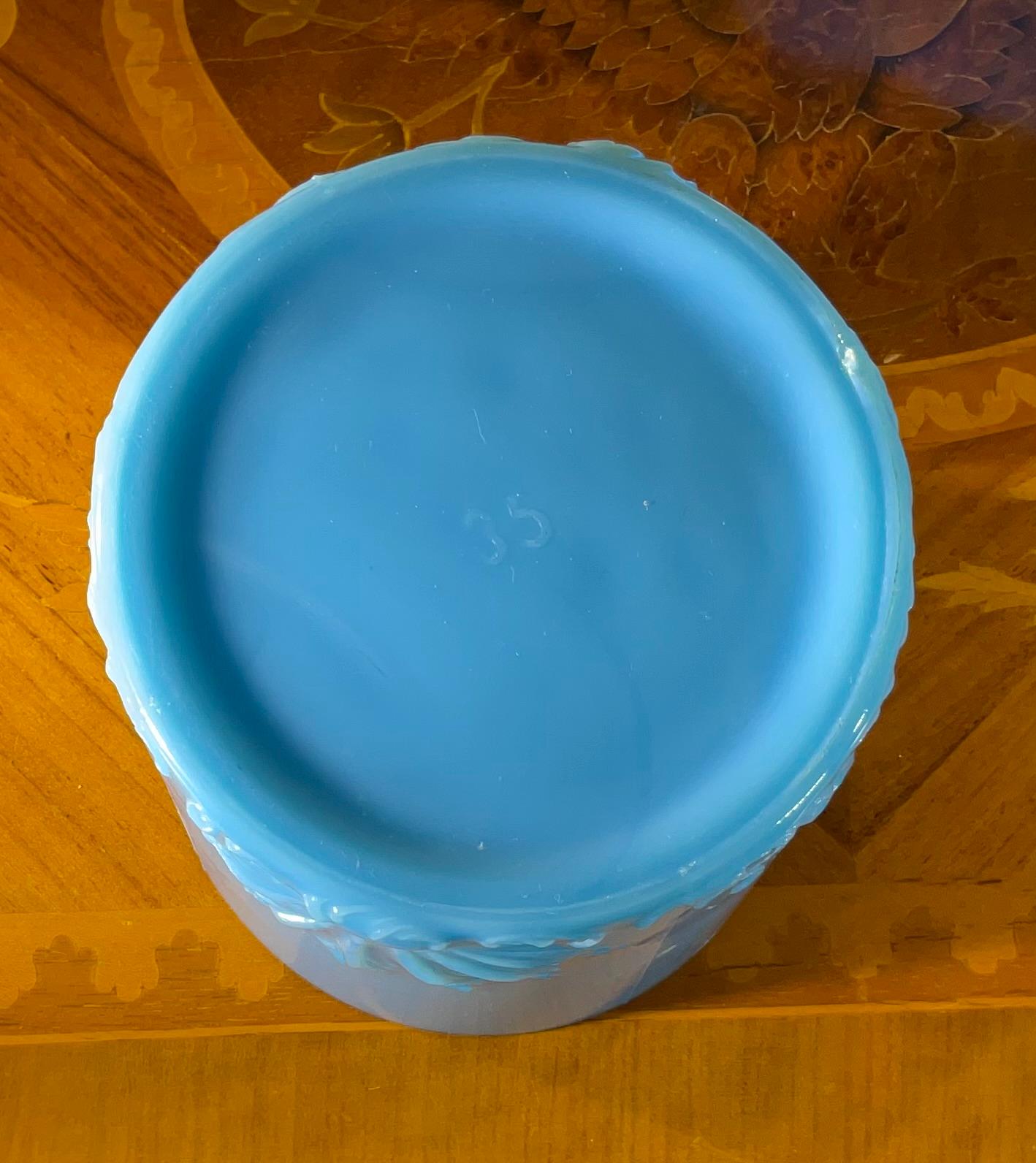 Rara y Radiante Colección de Vaso de Leche Azul: Fenton & More - Imprescindible en venta 2