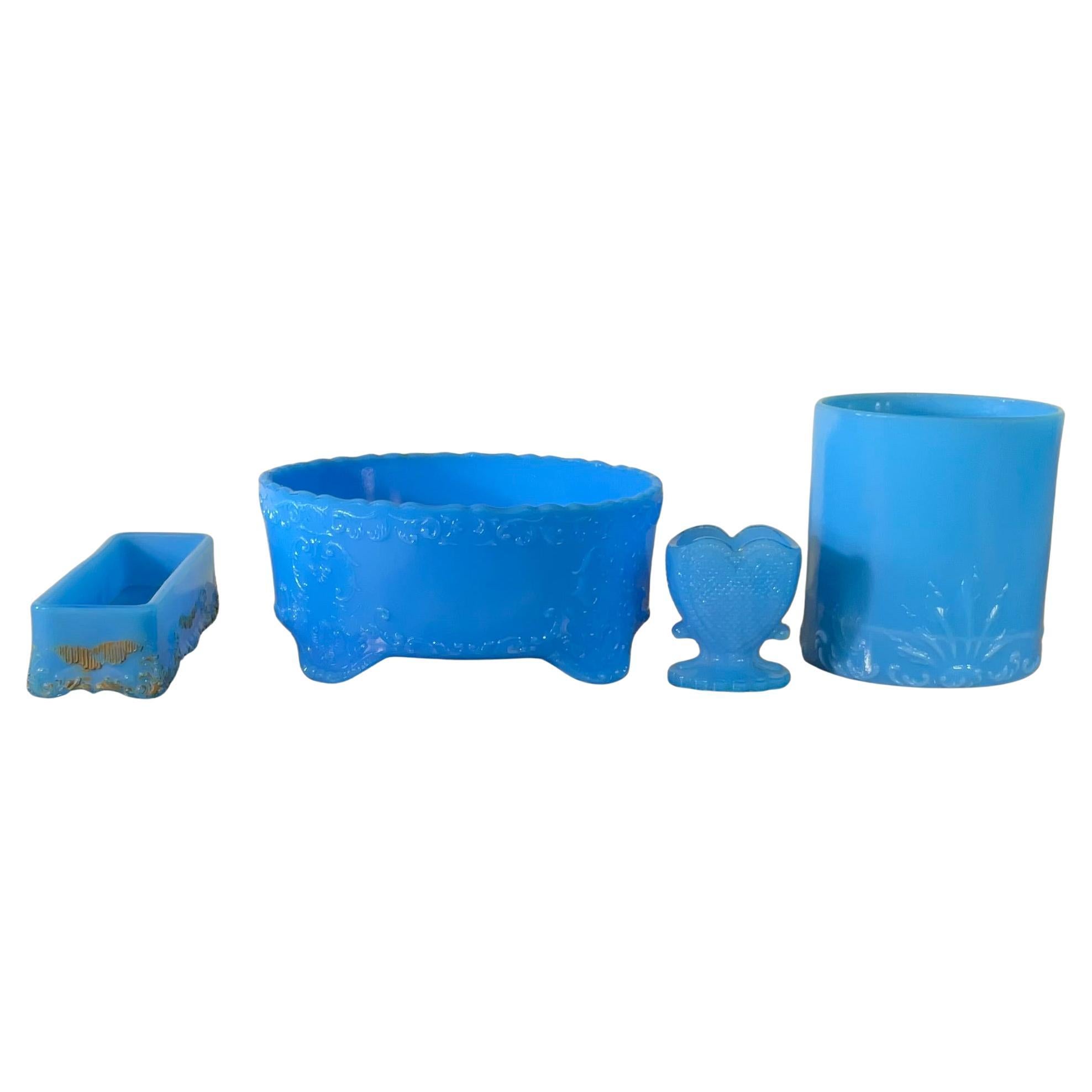 Rara y Radiante Colección de Vaso de Leche Azul: Fenton & More - Imprescindible