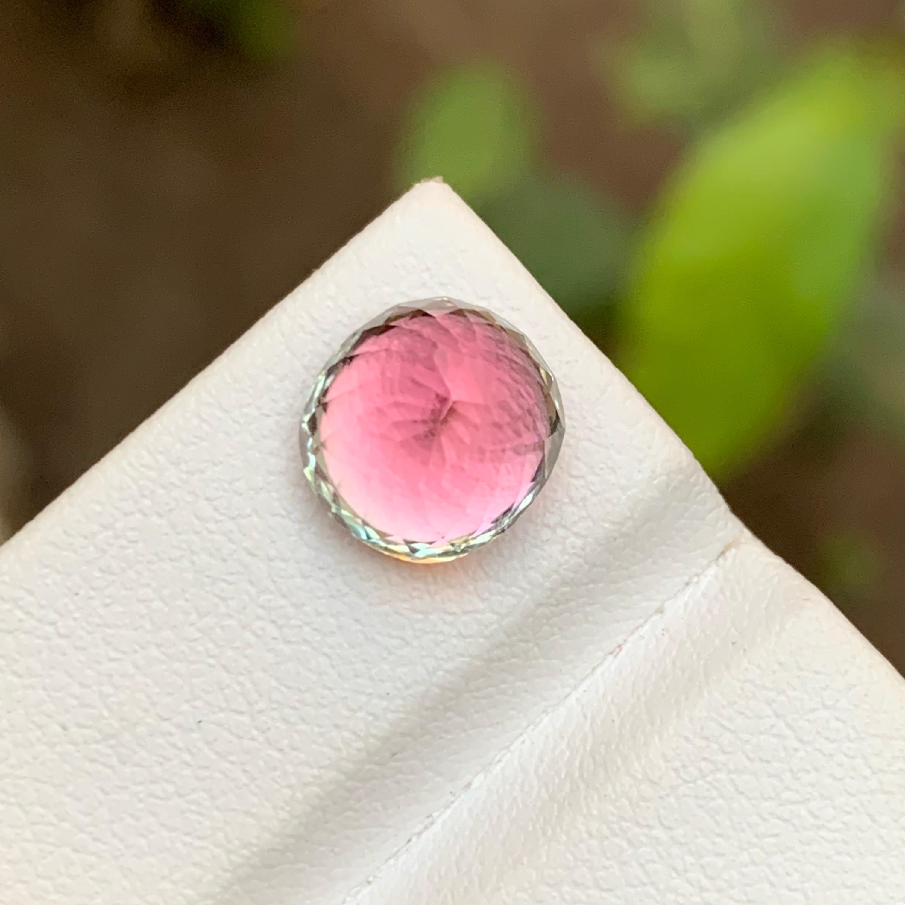 Taglio cuscino Rara gemma di tormalina naturale rosa radiante da 4,40 carati con taglio a cuscino per anello in vendita
