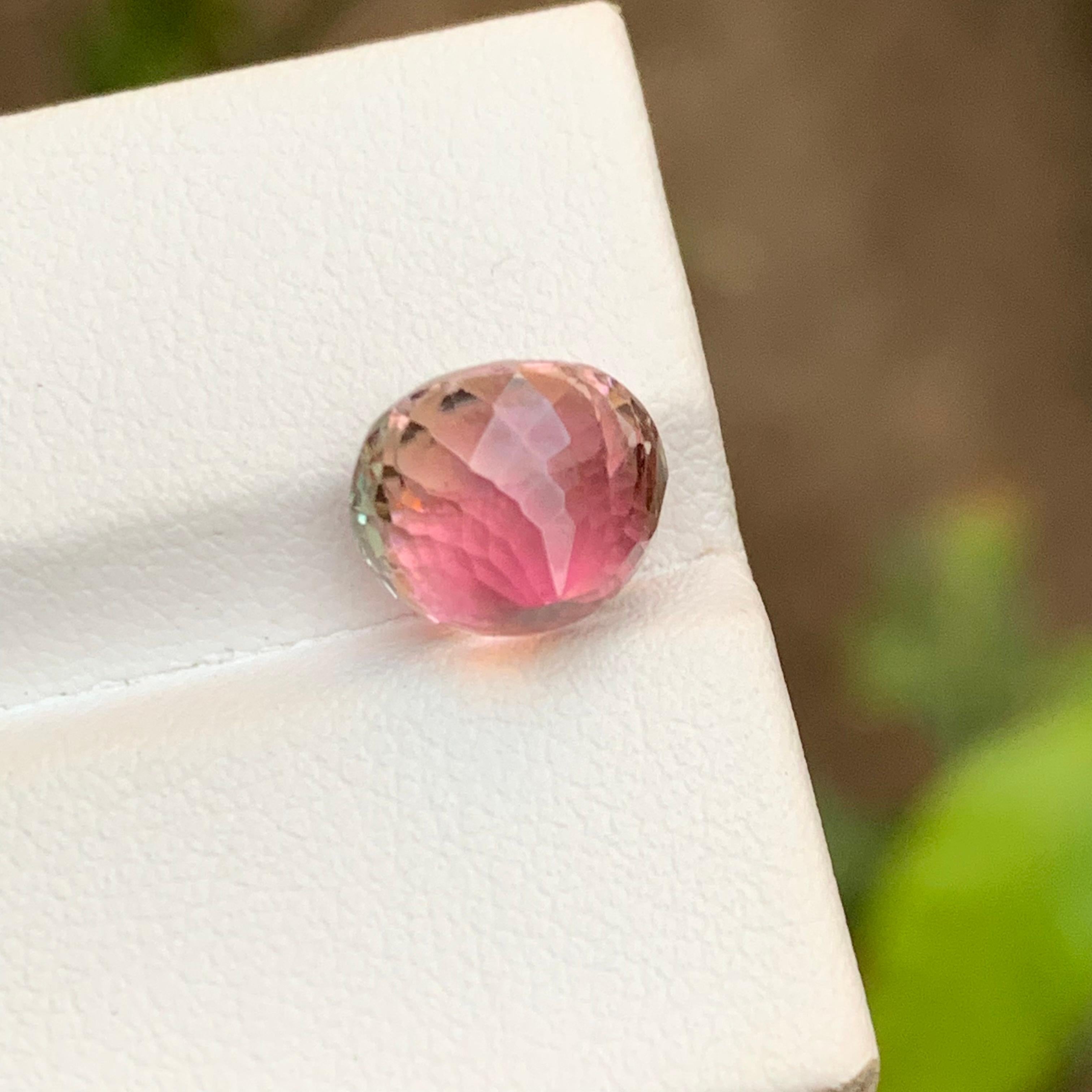 Rara gemma di tormalina naturale rosa radiante da 4,40 carati con taglio a cuscino per anello In condizioni Nuovo in vendita a Peshawar, PK