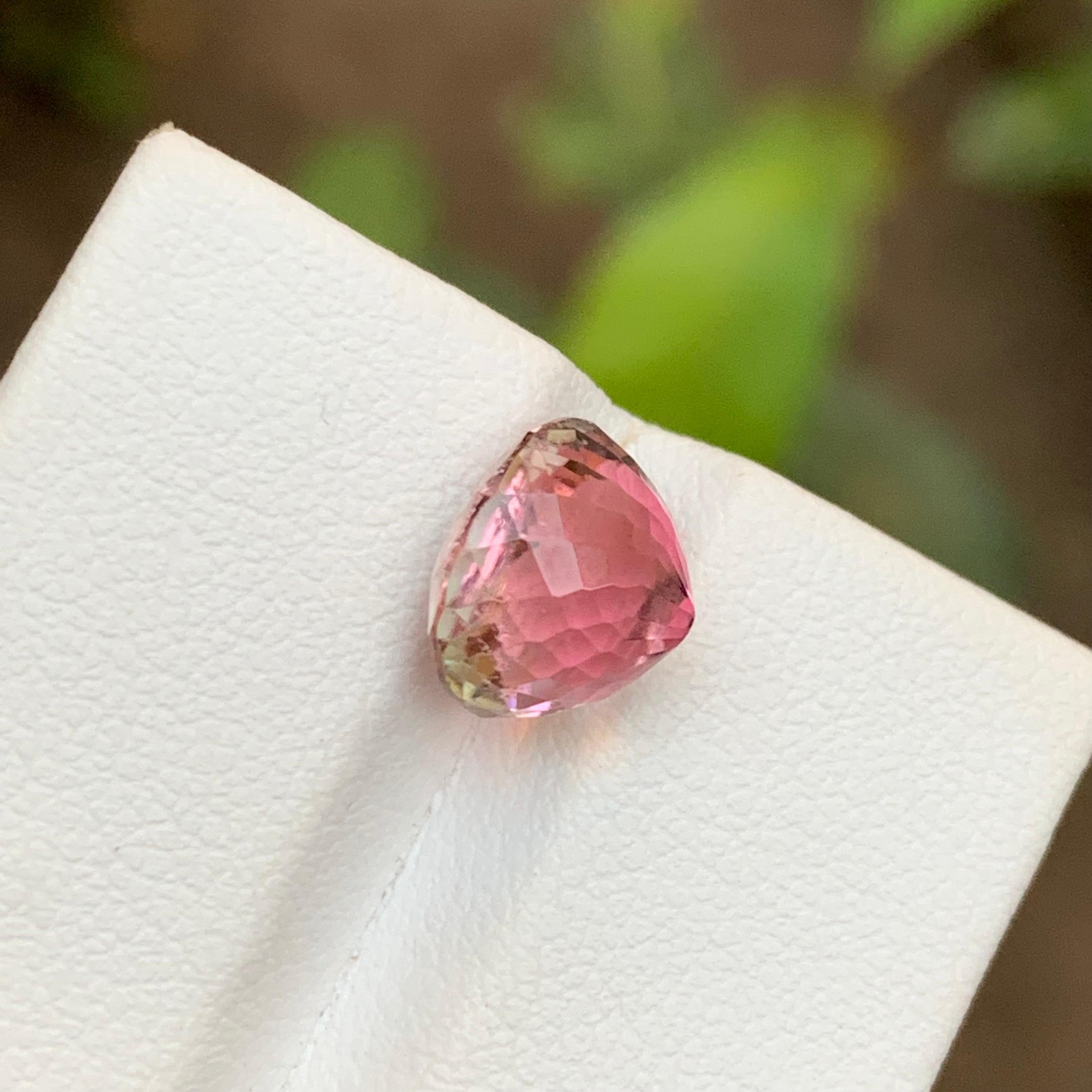 da uomo o donna Rara gemma di tormalina naturale rosa radiante da 4,40 carati con taglio a cuscino per anello in vendita
