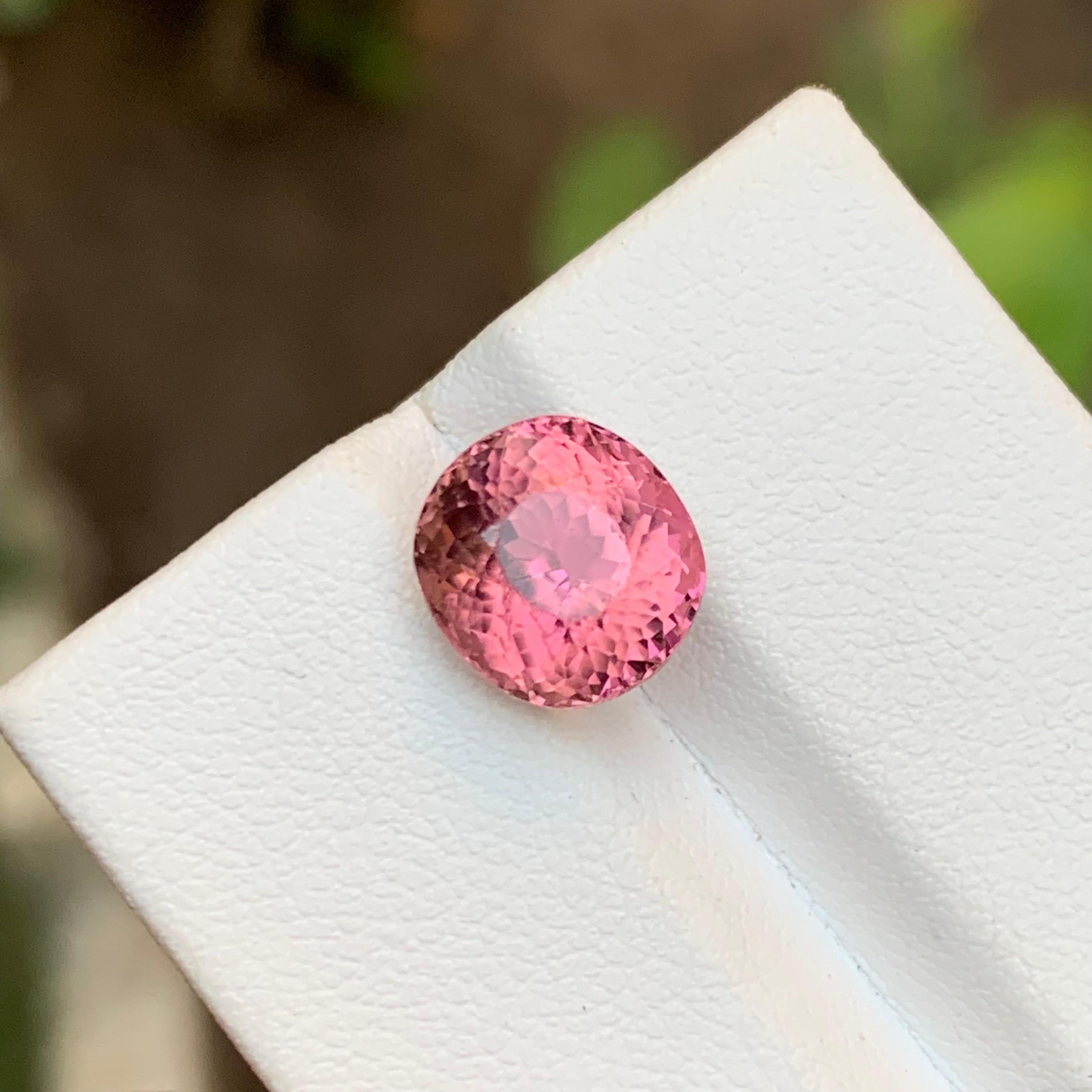 Rara gemma di tormalina naturale rosa radiante da 4,40 carati con taglio a cuscino per anello in vendita 3
