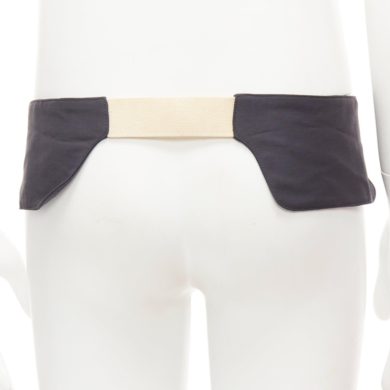 rara cintura di utilità Raf Simons 10 Corso Como in tessuto grigio crema a doppio pannello in tela
Riferimento: MLCO/A00021
Marchio: A. Simon
Designer: A. Simon
Collection'S: 10 Corso Como
Materiale: Fabrice, Tela
Colore: Grigio, Crema
Modello: