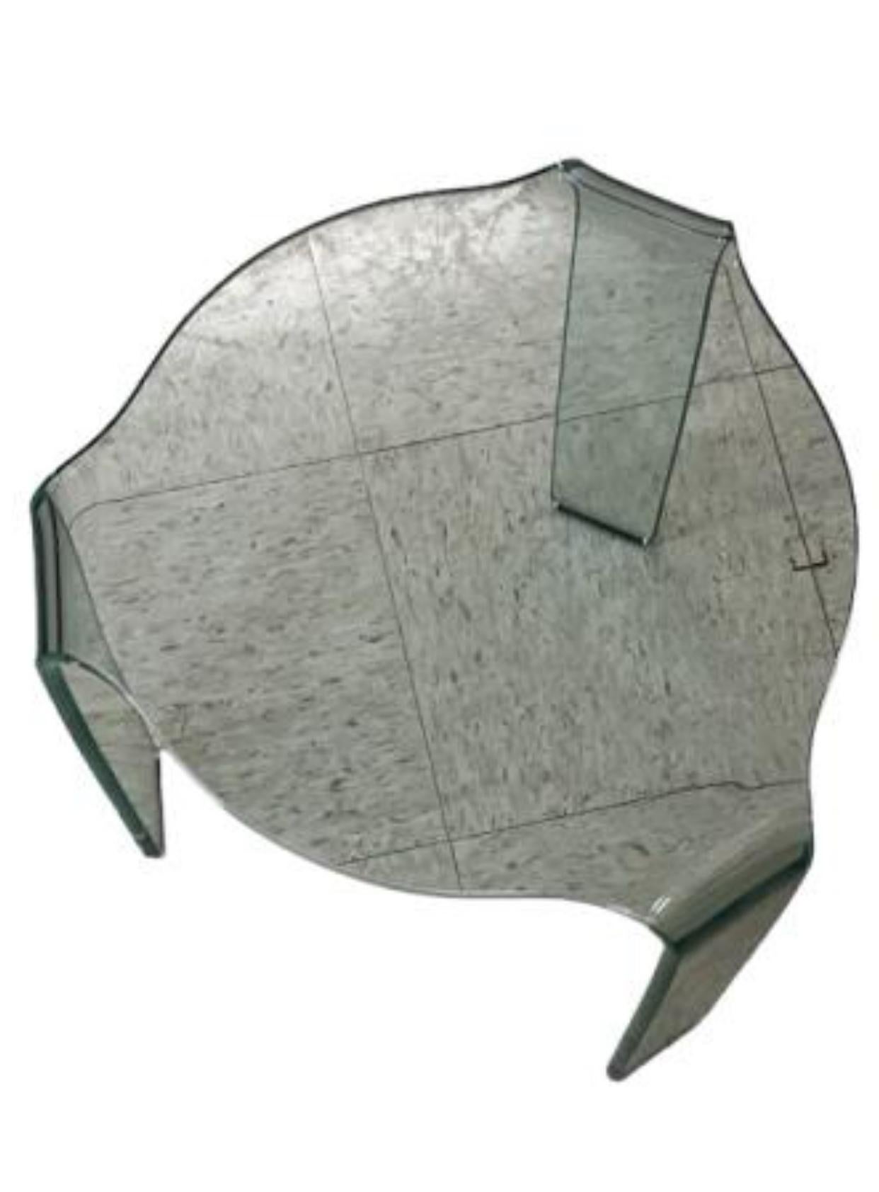 Ragno oder Spider Beistelltisch von FIAM. Geformte Platte auf 3 geschwungenen Beinen, entworfen von Vitorrio Livi, Made in Italy, 17,5H x 17,5B.