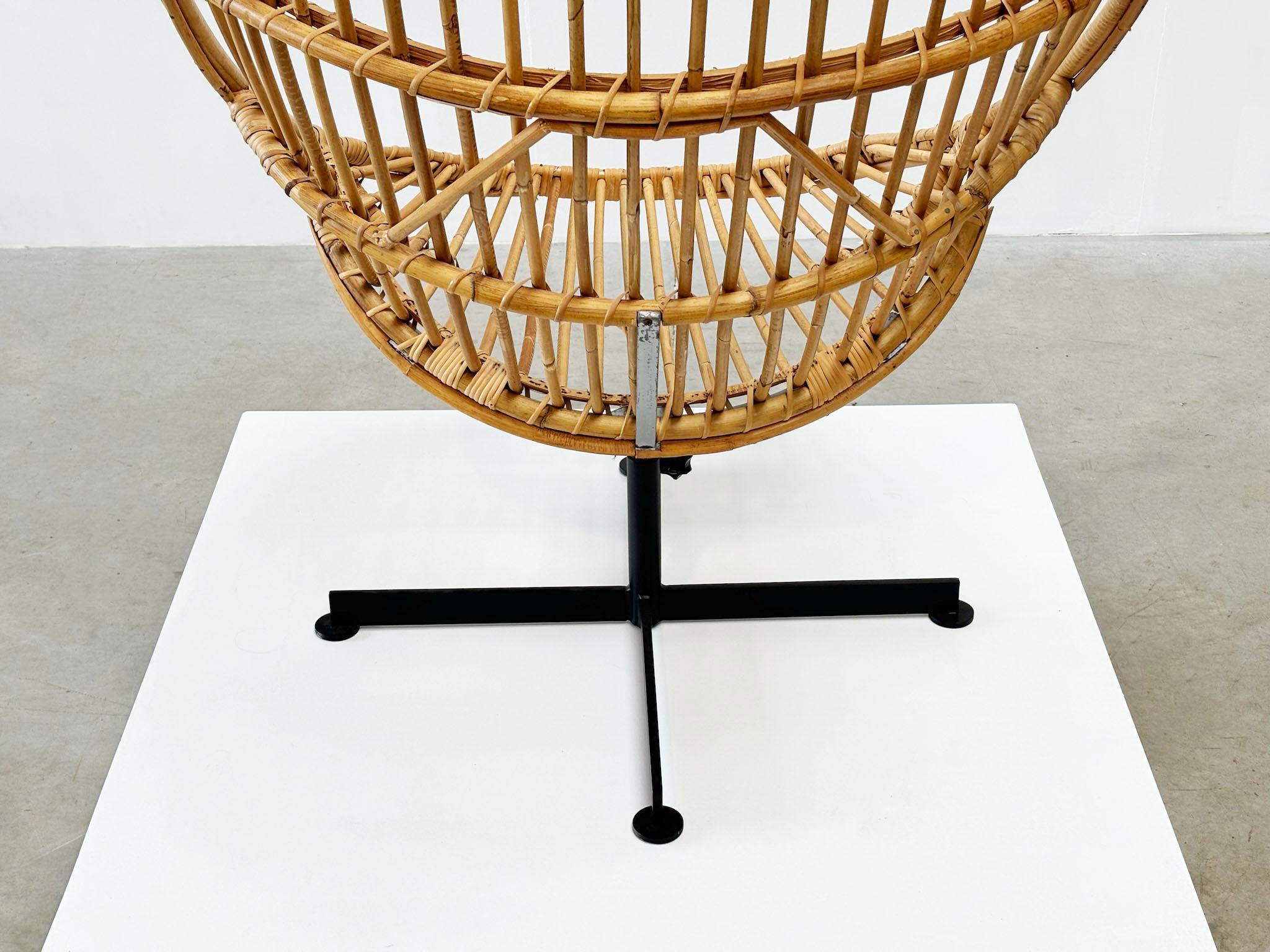 Late 20th Century Rare rattan lounge chair by Rudolf Wolf for Rohe For Sale