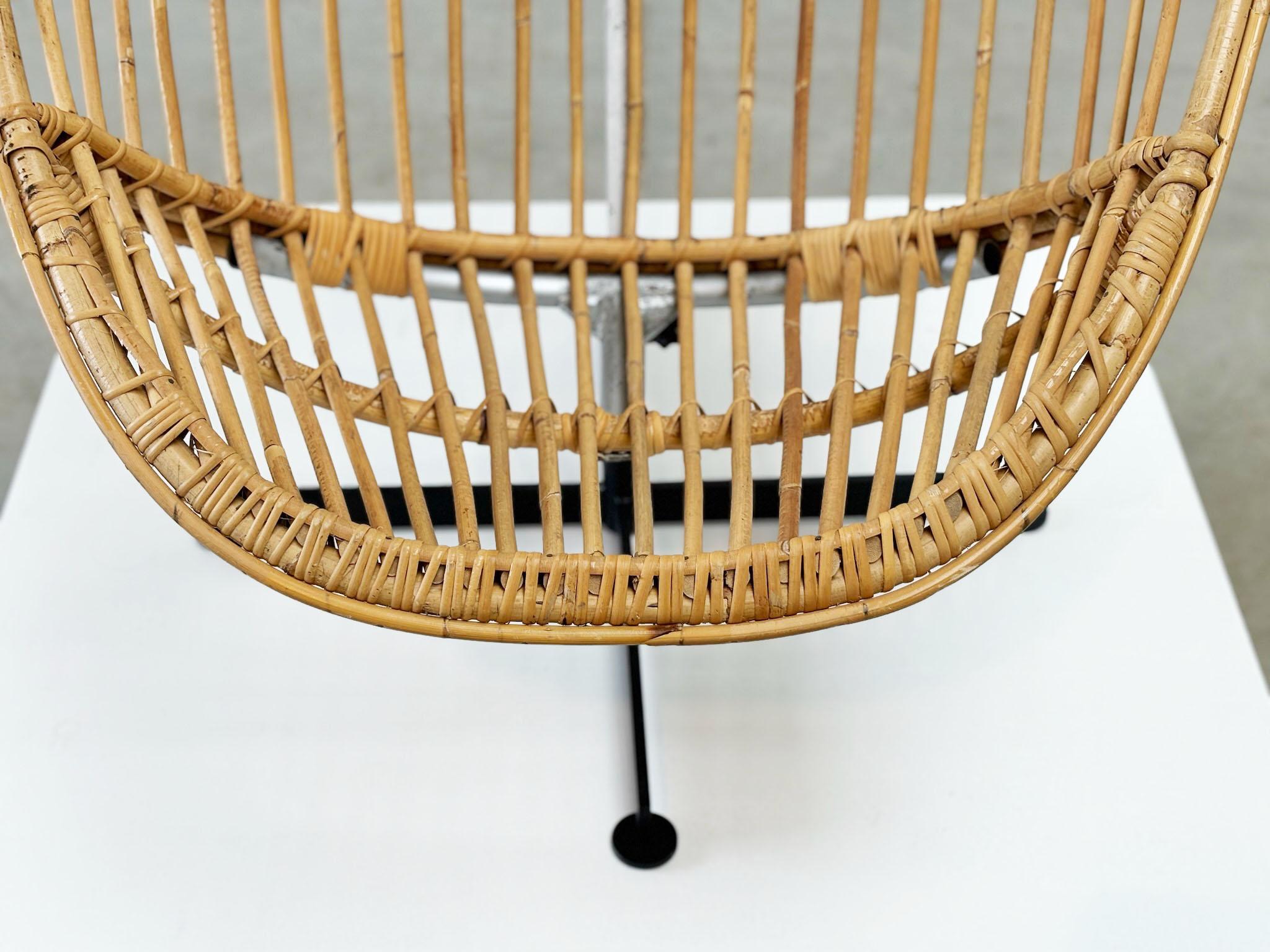 Rare rattan lounge chair by Rudolf Wolf for Rohe For Sale 2