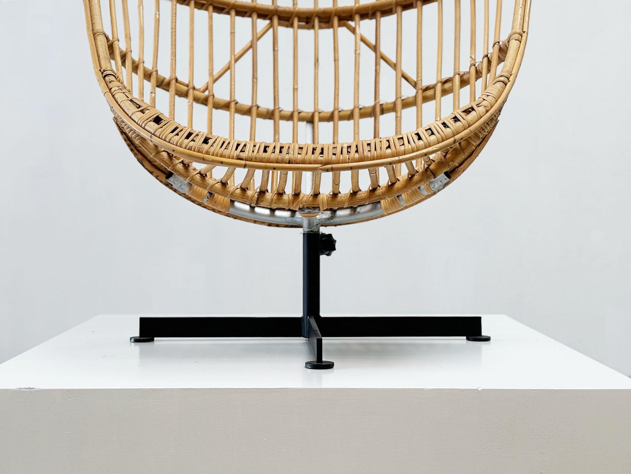 Rare rattan lounge chair by Rudolf Wolf for Rohe For Sale 3