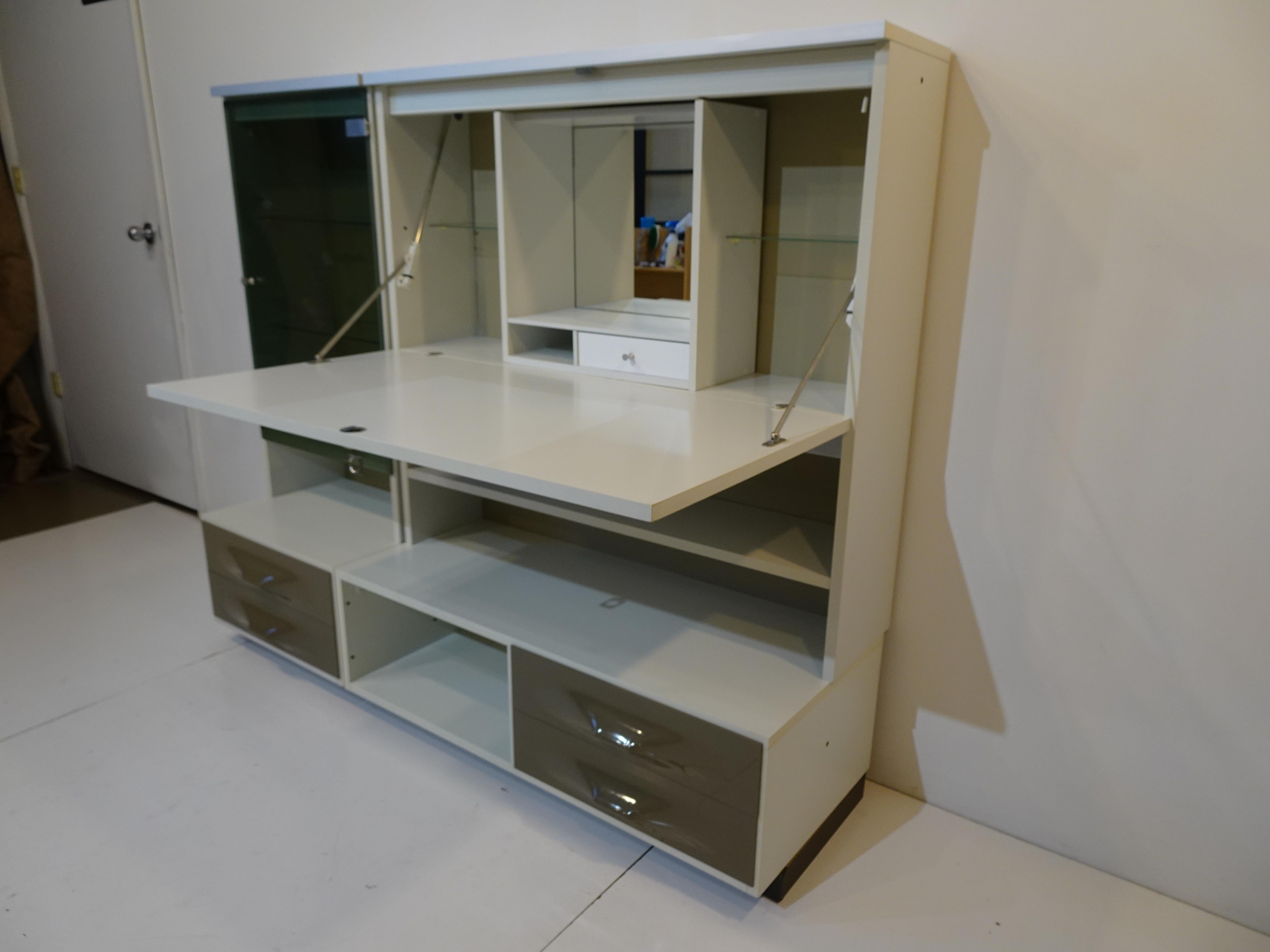 Rare Raymond Loewy DF 2000 Vanity for Doubinsky Freres France For Sale 7